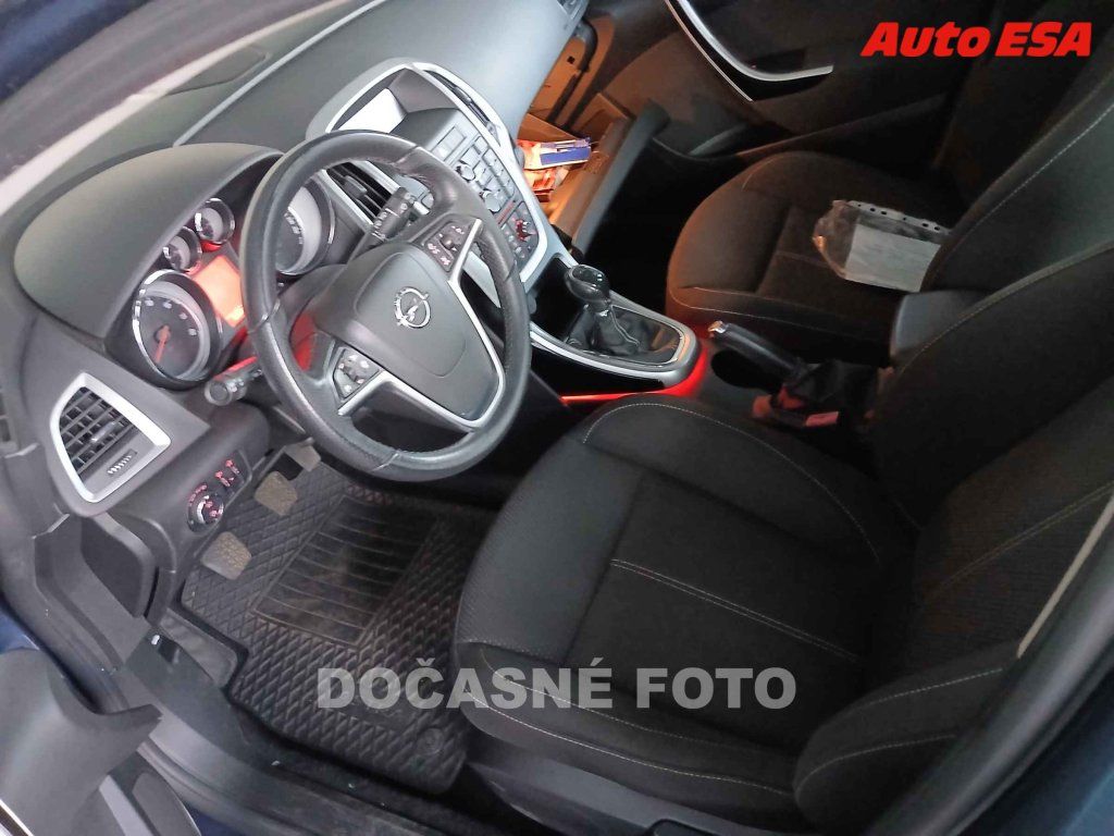 Opel Astra, 1.4T SPORTS TOURER,ČR - fotka 3