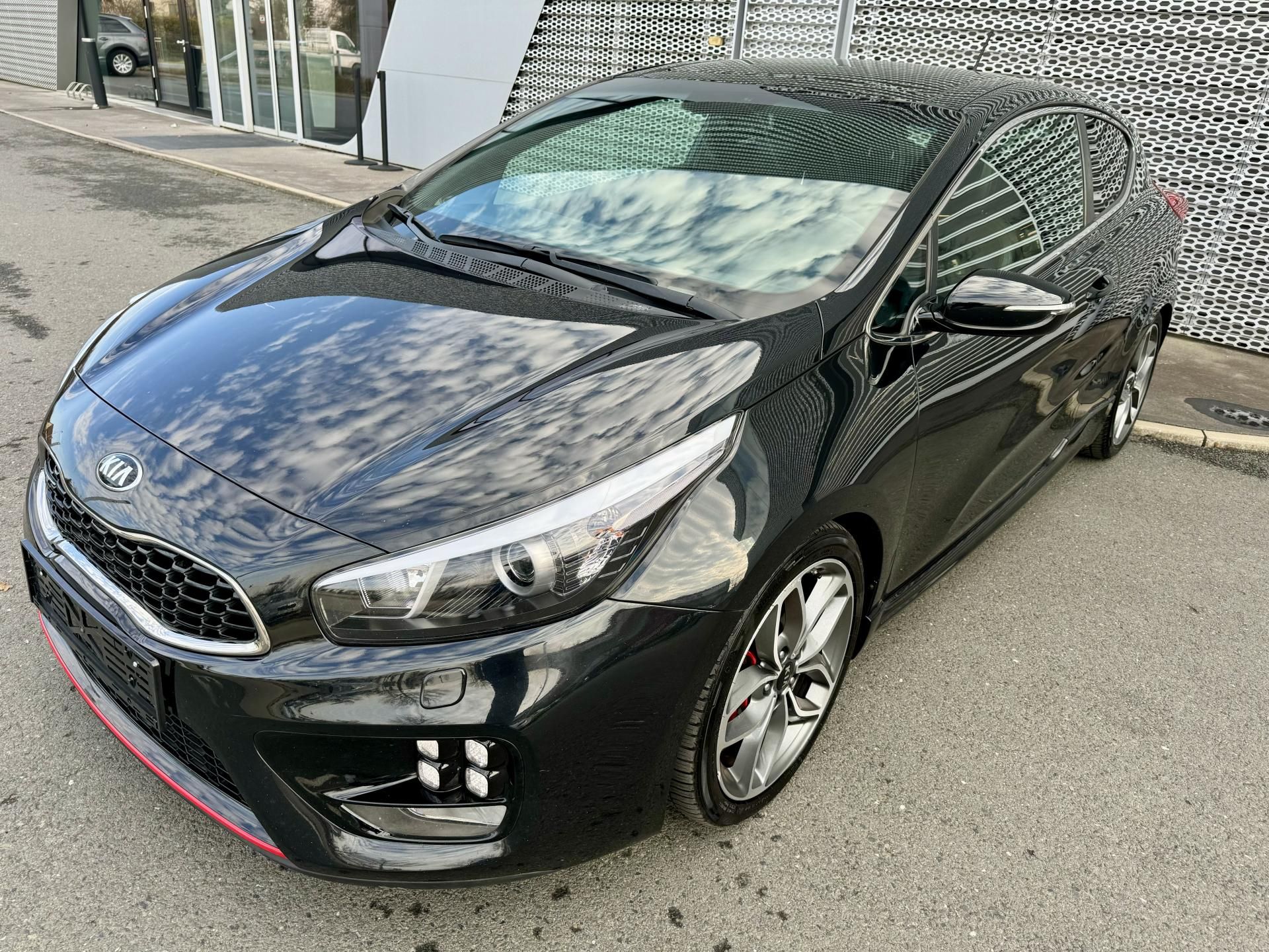 Kia Cee´d, 1.6 T-GDI 150kW GT Plus RECARO - fotka 3