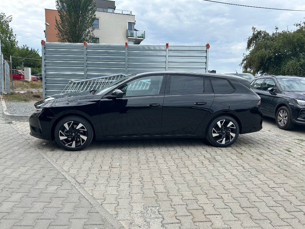 Opel Astra, ST GS 1,2 Turbo 107kW AT - fotka 2