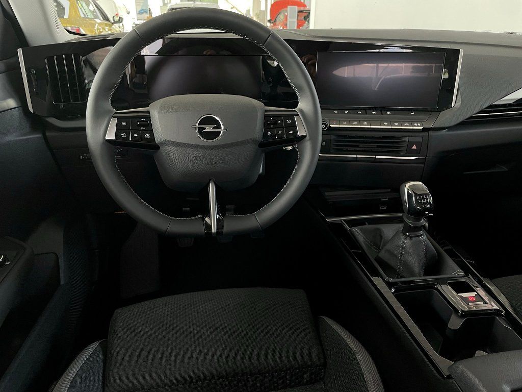 Opel Astra, ST Edition 1,2Turbo 110k MT6 - fotka 6