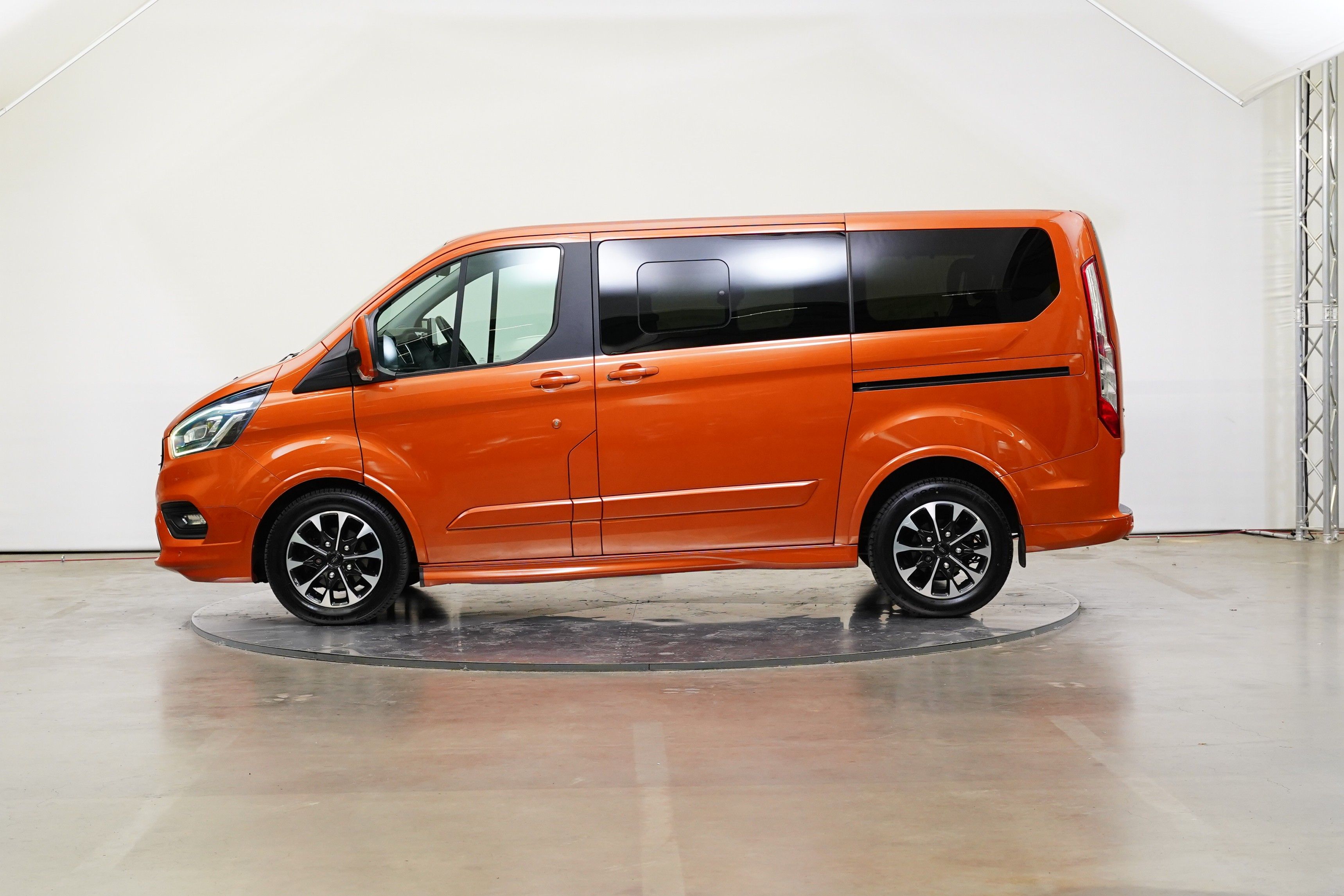 Ford Tourneo Custom, 2.0 TDCi 125 kW Sport L1 - fotka 3