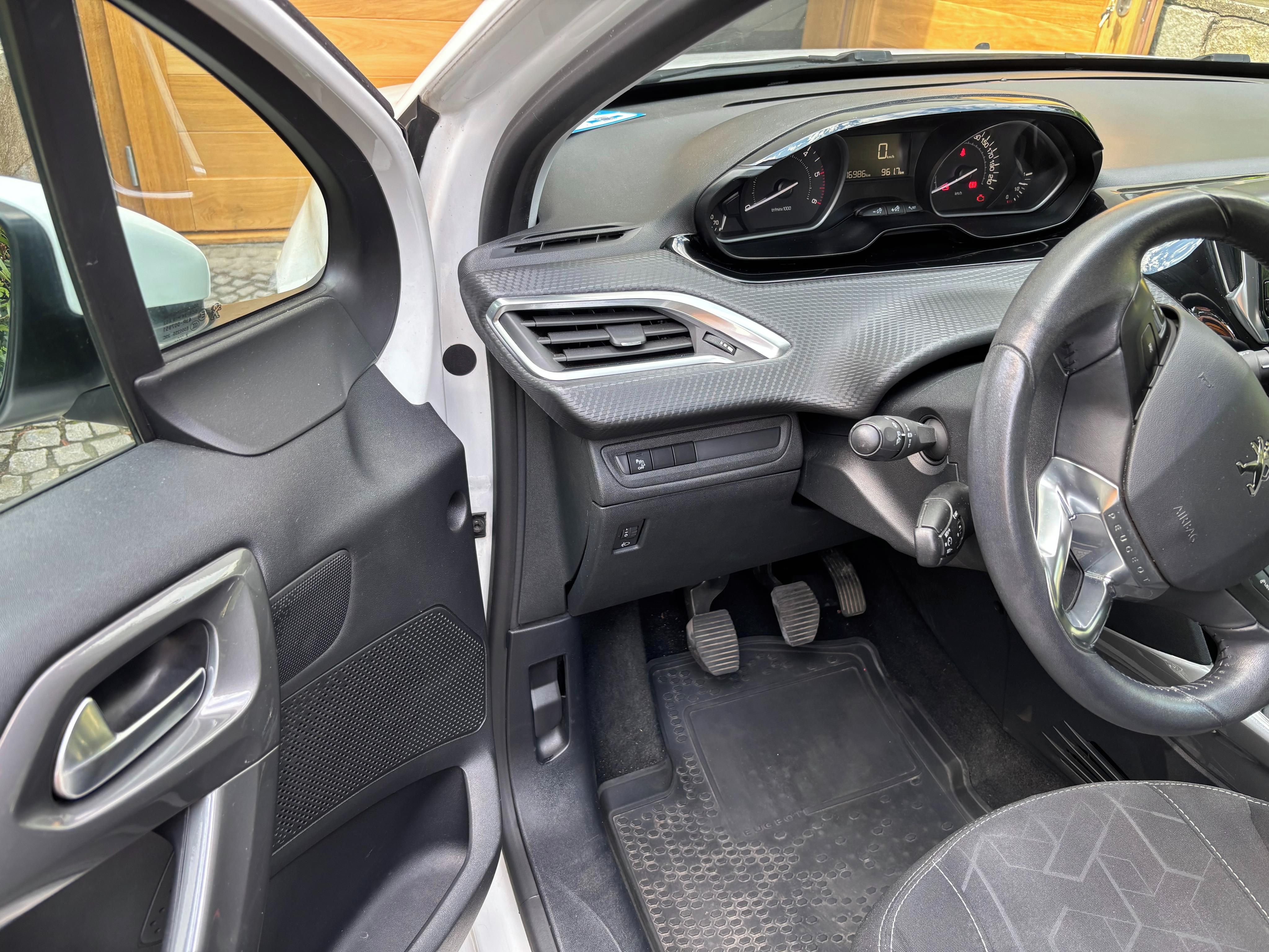 Peugeot 2008 - fotka 6