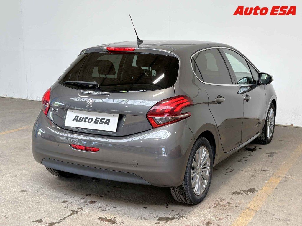 Peugeot 208, 1.2 PT,Allure,navi - fotka 4
