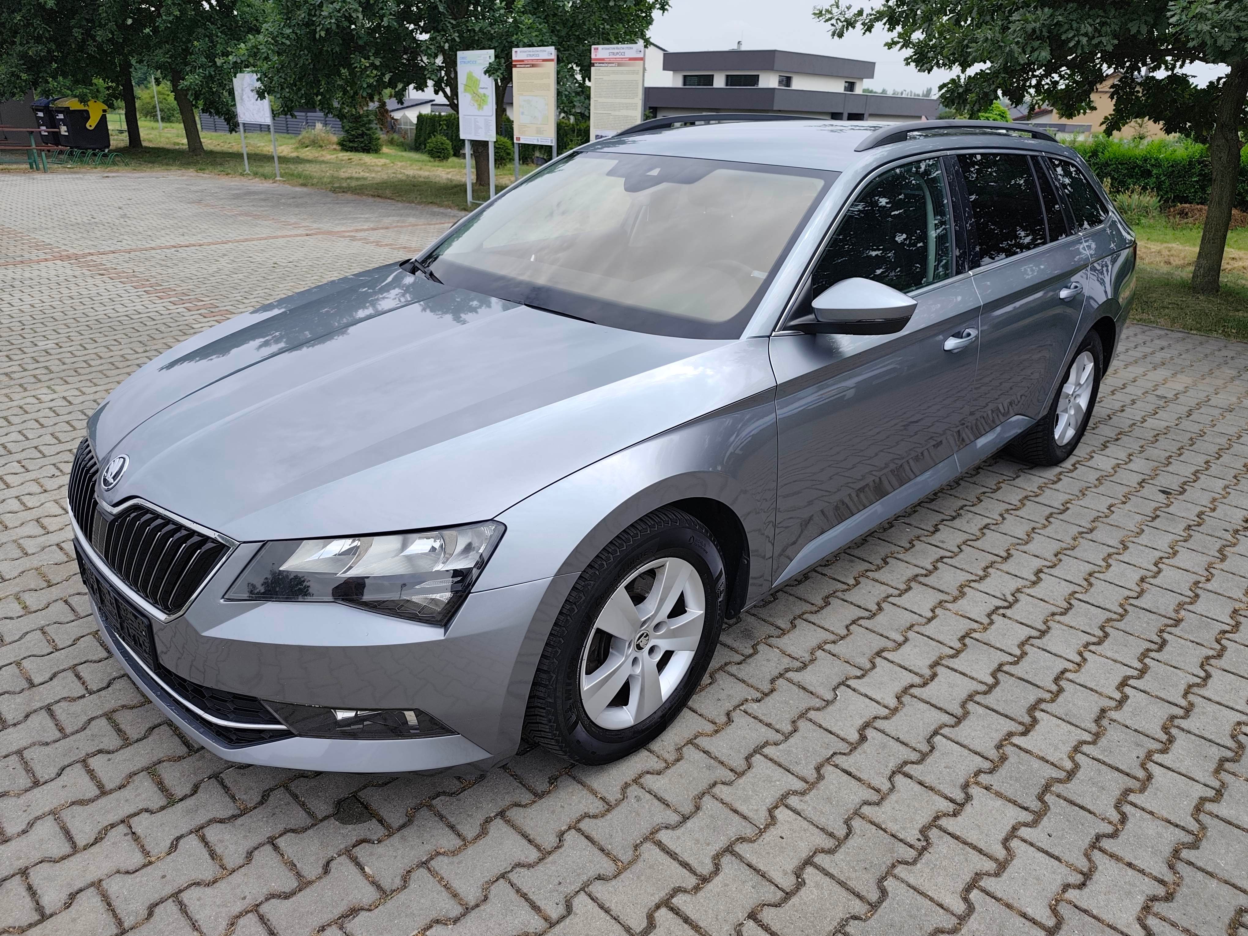 Škoda Superb, 1,6 TDI AMBITION - fotka 2