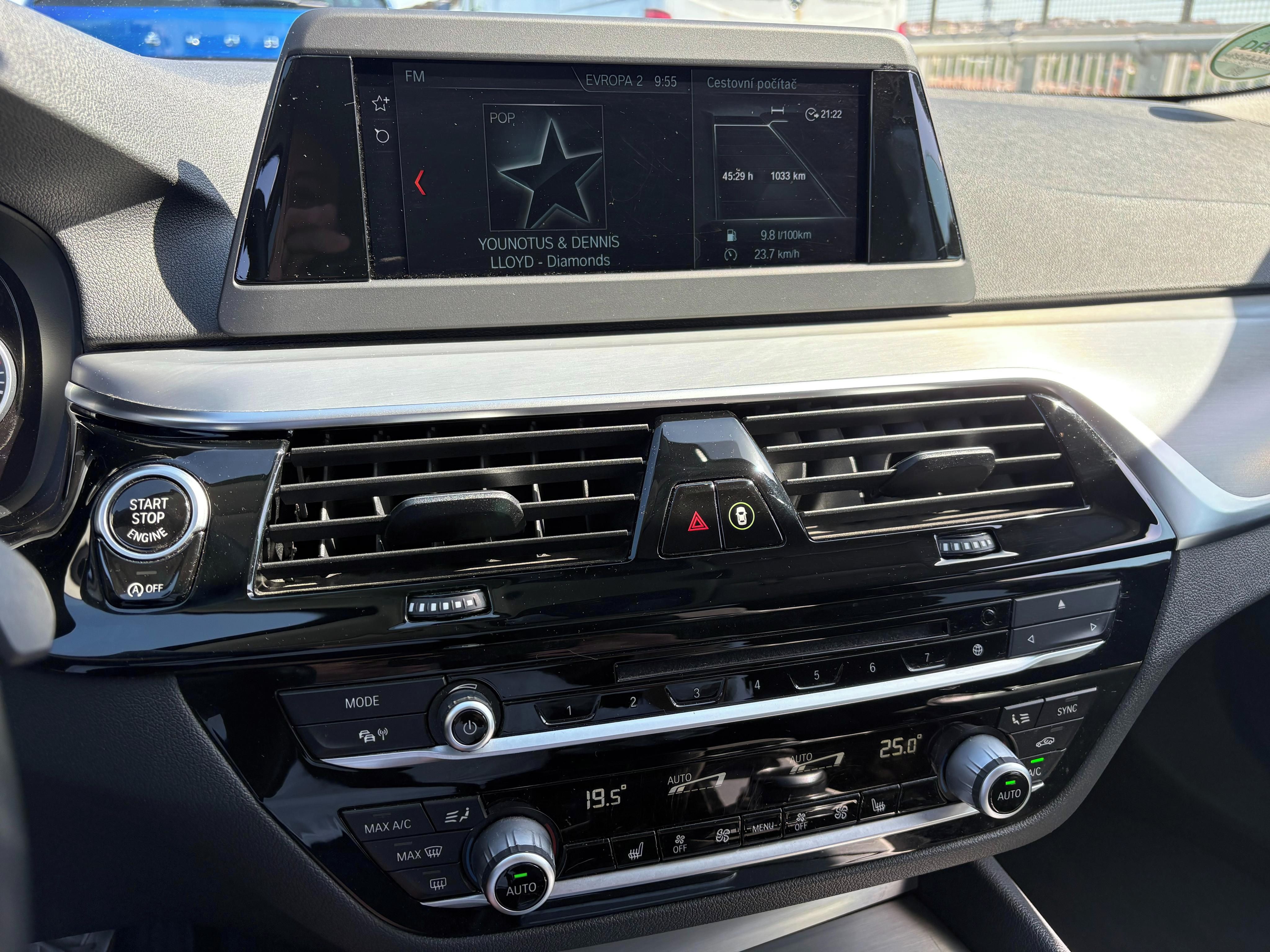 BMW Řada 5, TOURING 520d 4x4 140kW DPH - fotka 4