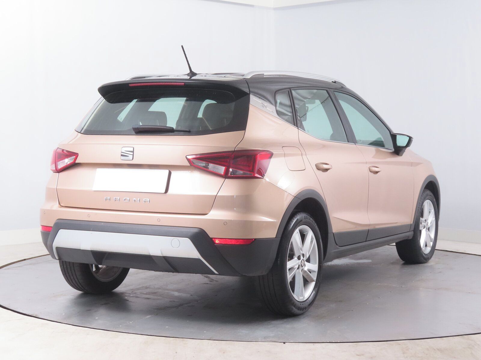 Seat Arona, 1.0 TSI, Automatická klima - fotka 5