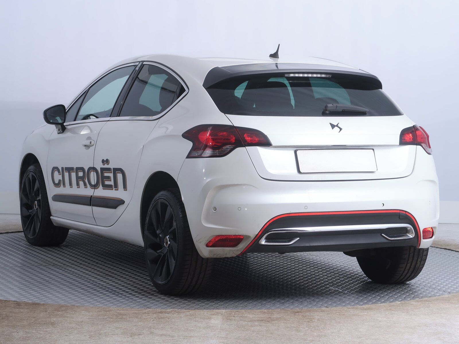 DS 4, 2.0 BlueHDI, Navi - fotka 4