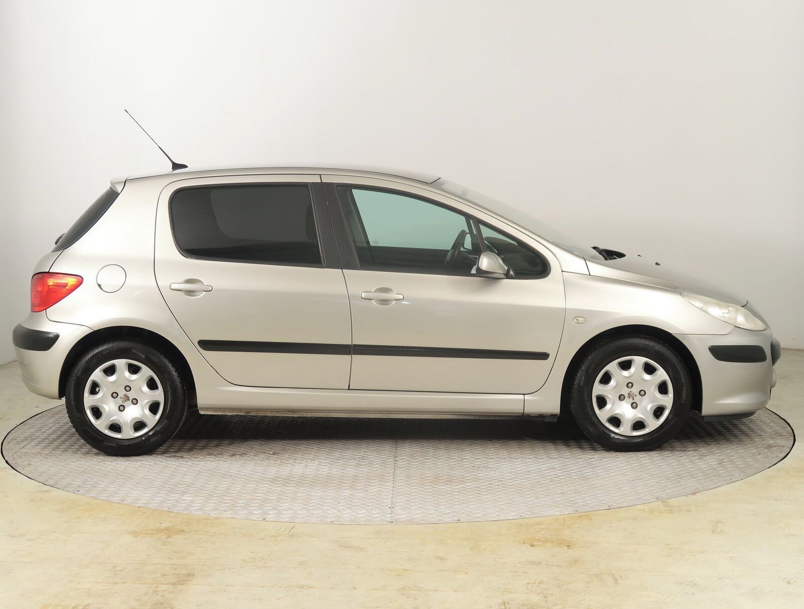 Peugeot 307, 1.6 16V, jezdí skvěle - fotka 6