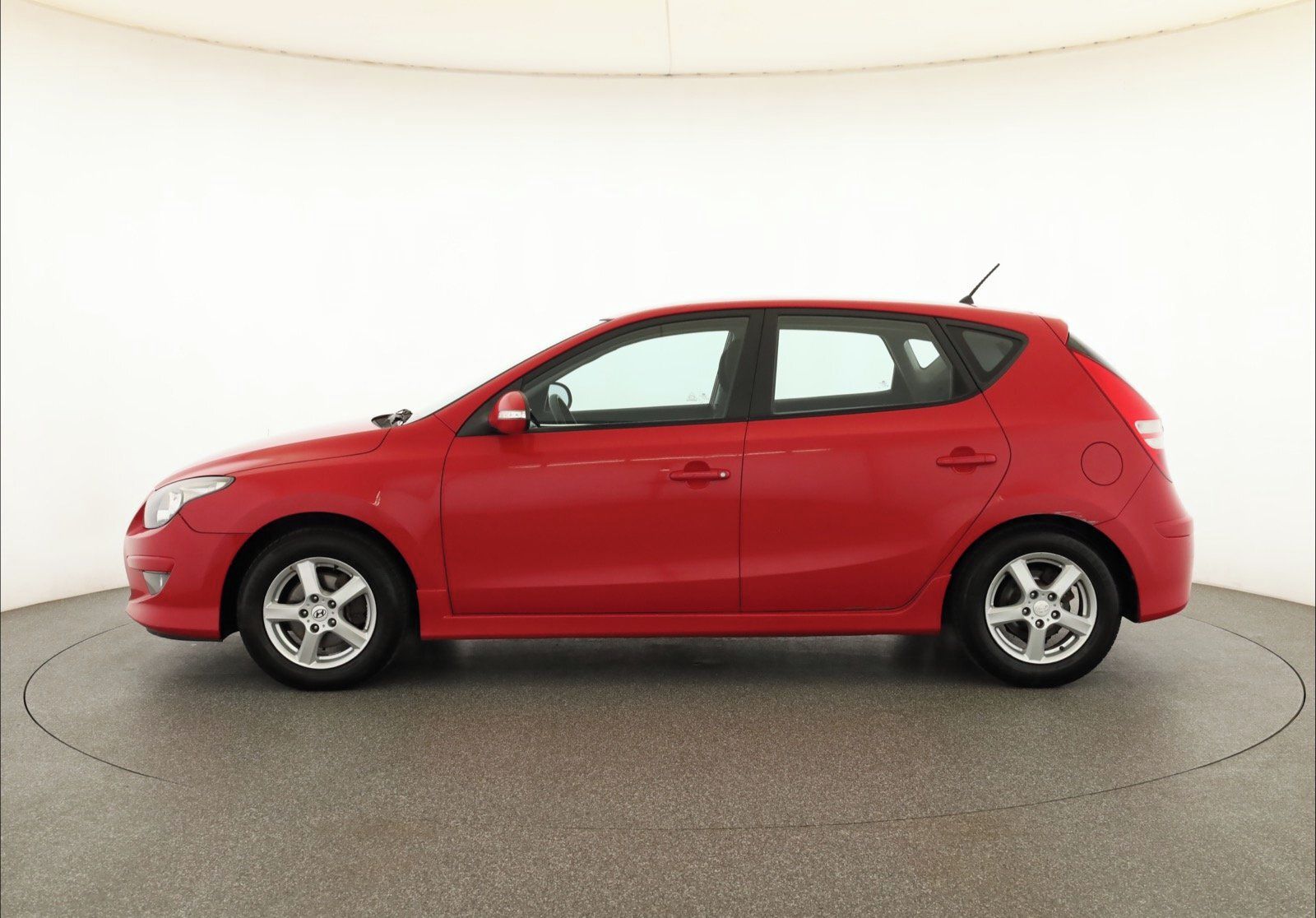 Hyundai i30, 1.6 CRDi, Tažné, Klima - fotka 3