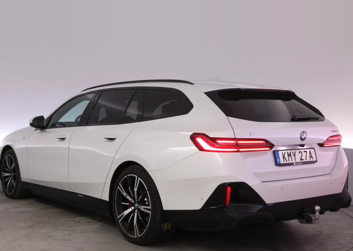 BMW i5, xDrive40 Touring M SoH 93% Kam - fotka 3