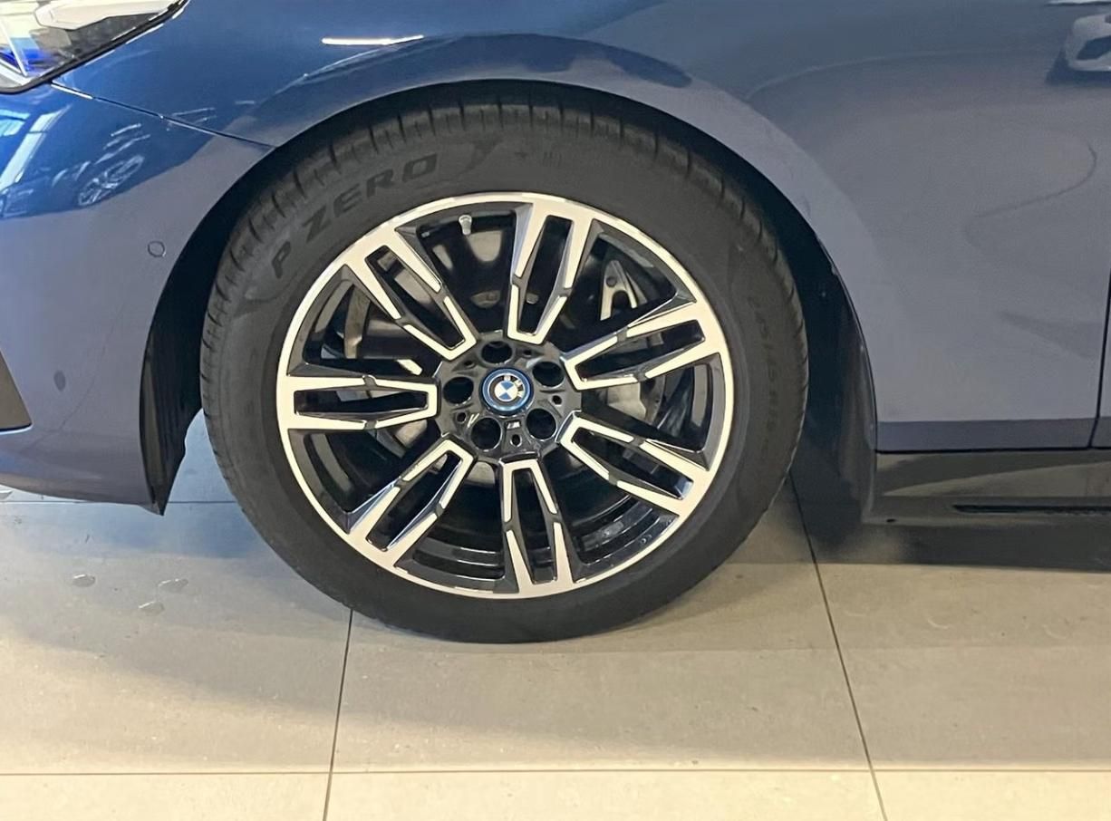 BMW i5, eDrive40 Touring M Ambient Taž - fotka 4