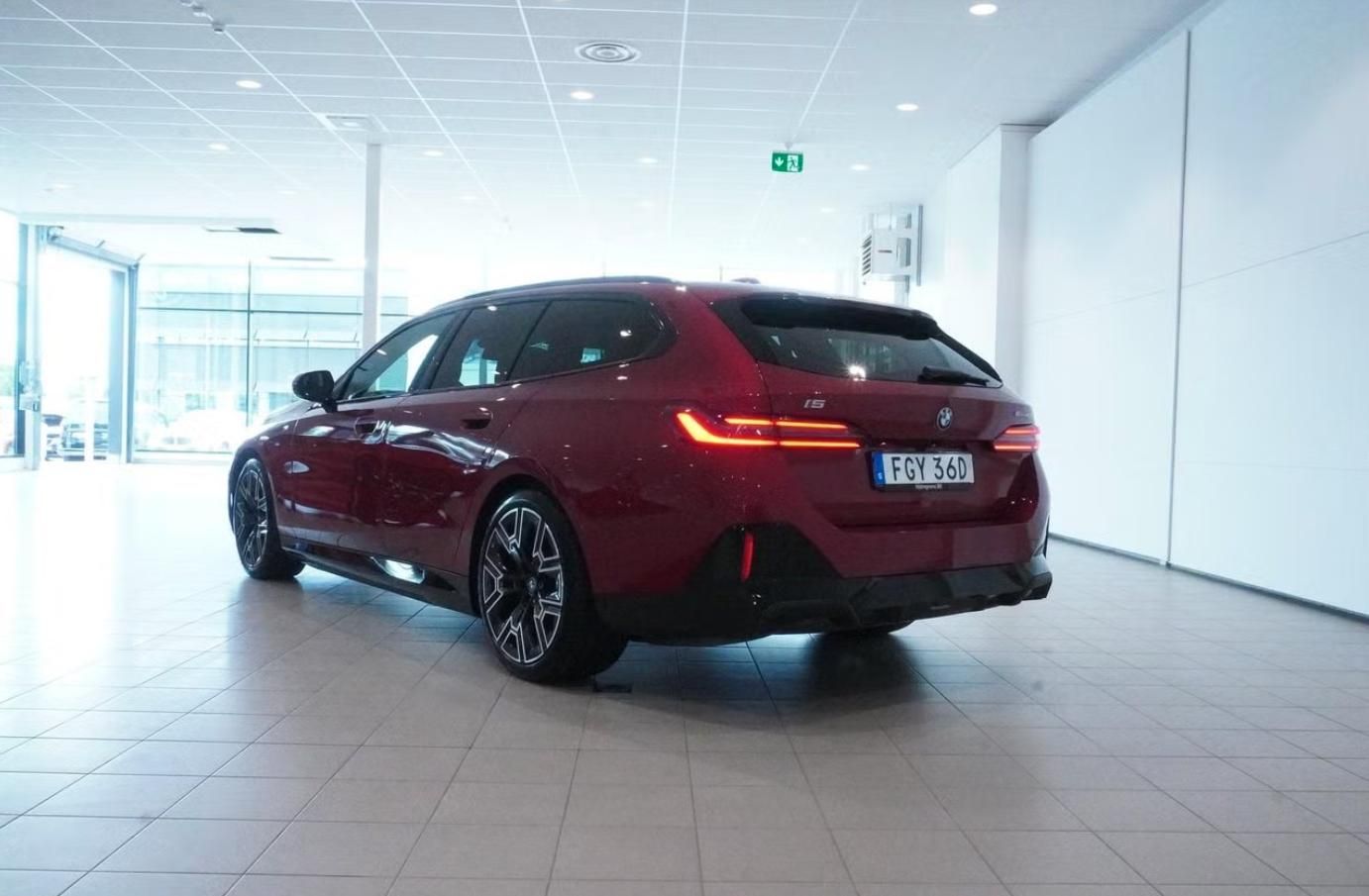 BMW i5, eDrive40 Touring M Ambient Taž - fotka 5