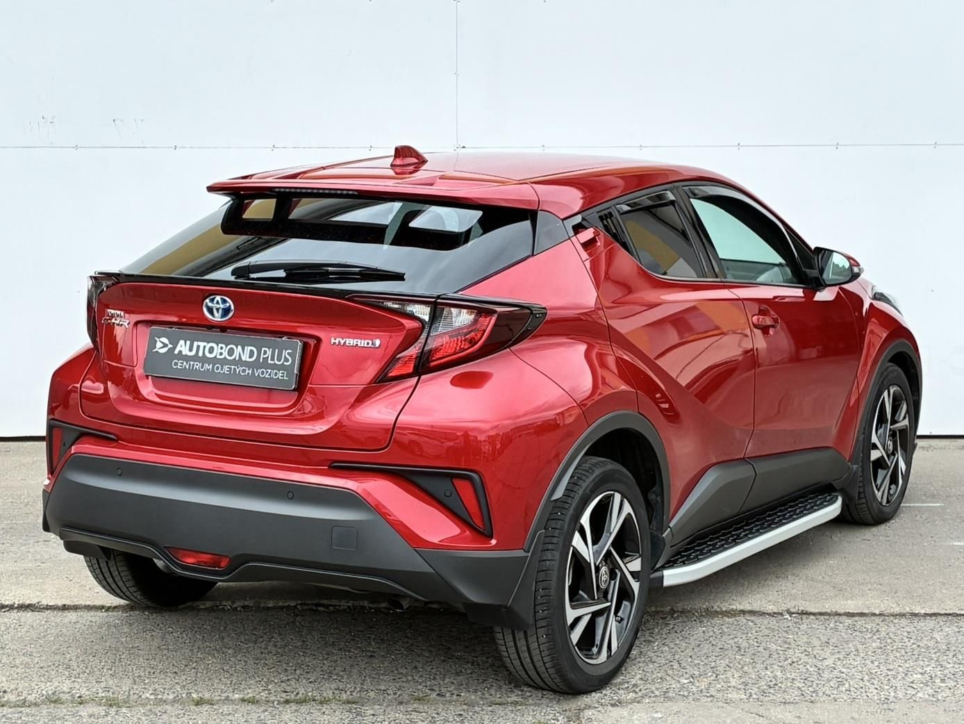 Toyota C-HR, 1.8 HSD e-CVT 90kW Style - fotka 2