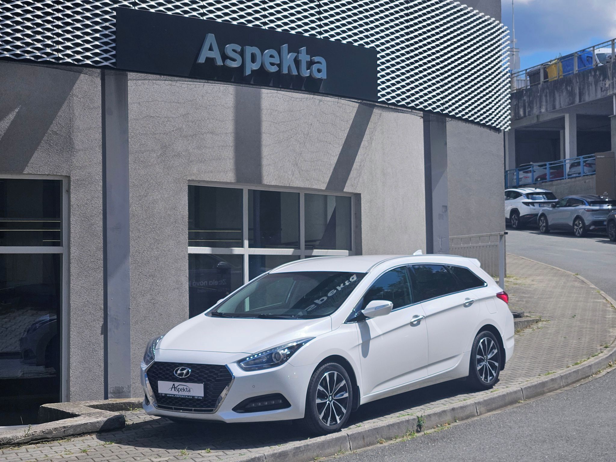 Hyundai i40, 1.6 CRDi Succes Winter, 1.maj.