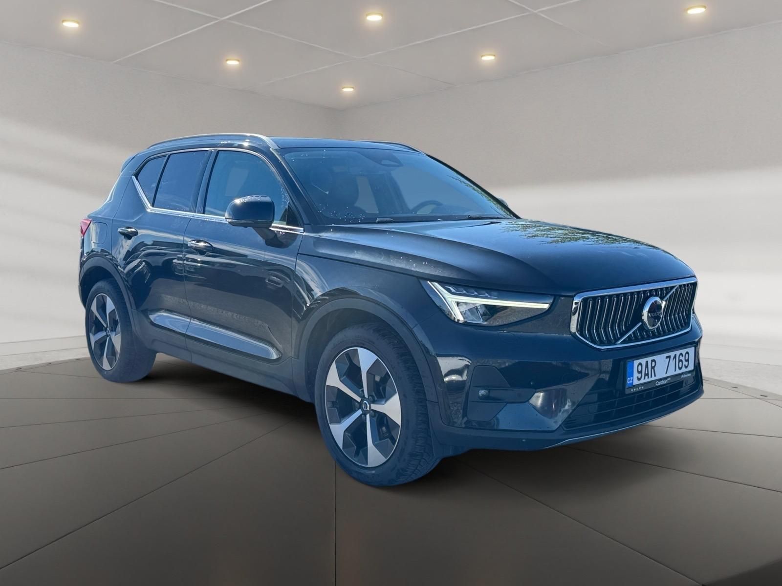 Volvo XC40, ULTIMATE BRIGHT B4 P 145kW AWD - fotka 3