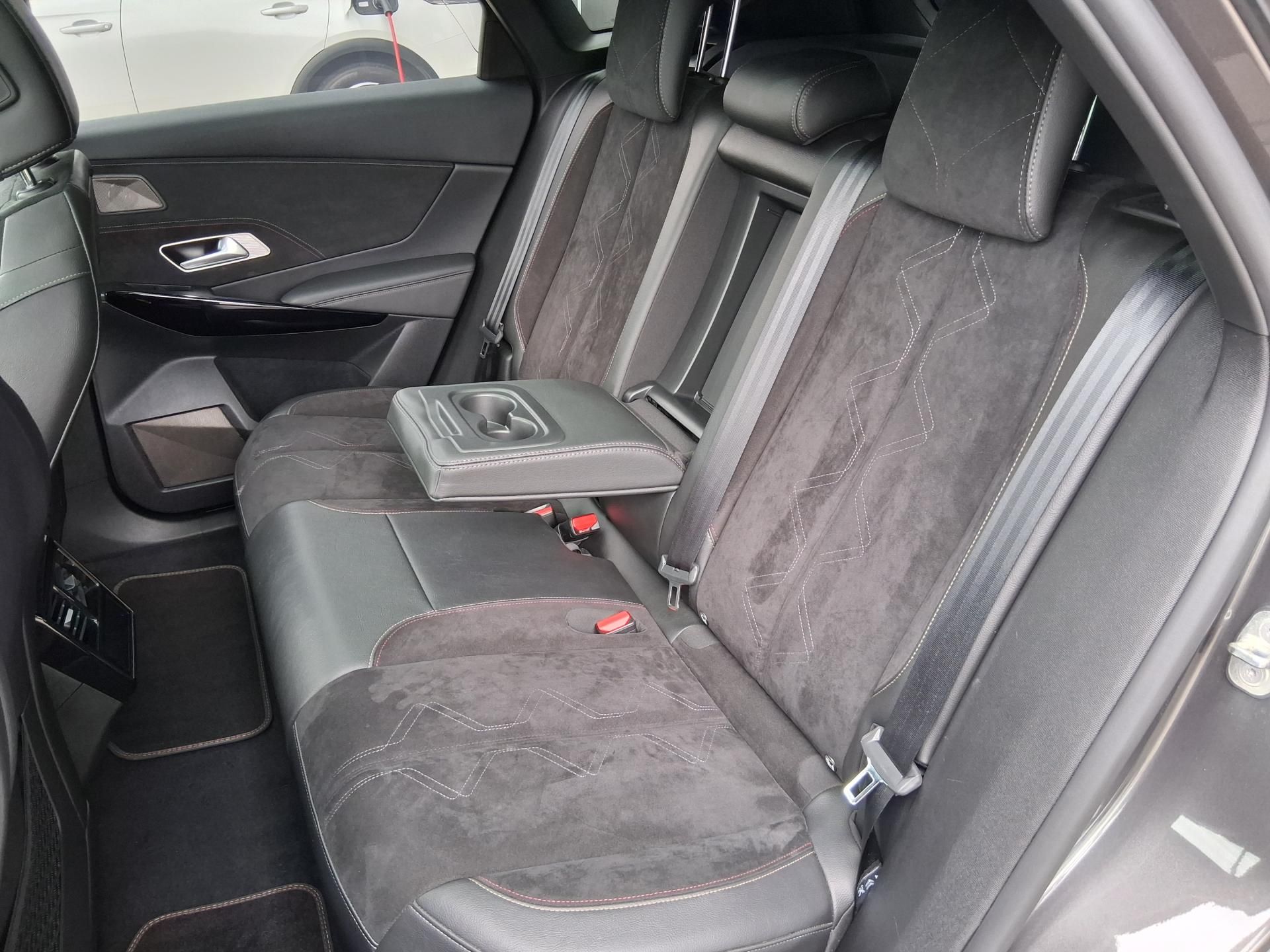 DS 7 Crossback, PERF. LINE + E-TENSE 360K 4x4 - fotka 4