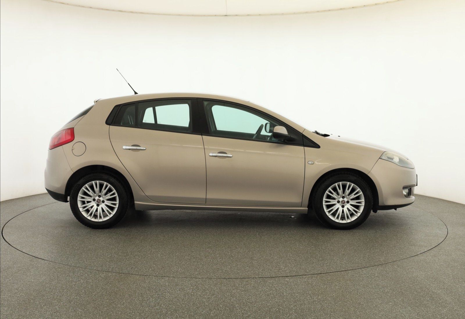 Fiat Bravo, 1.4 16V, po STK, jezdí dobře - fotka 6