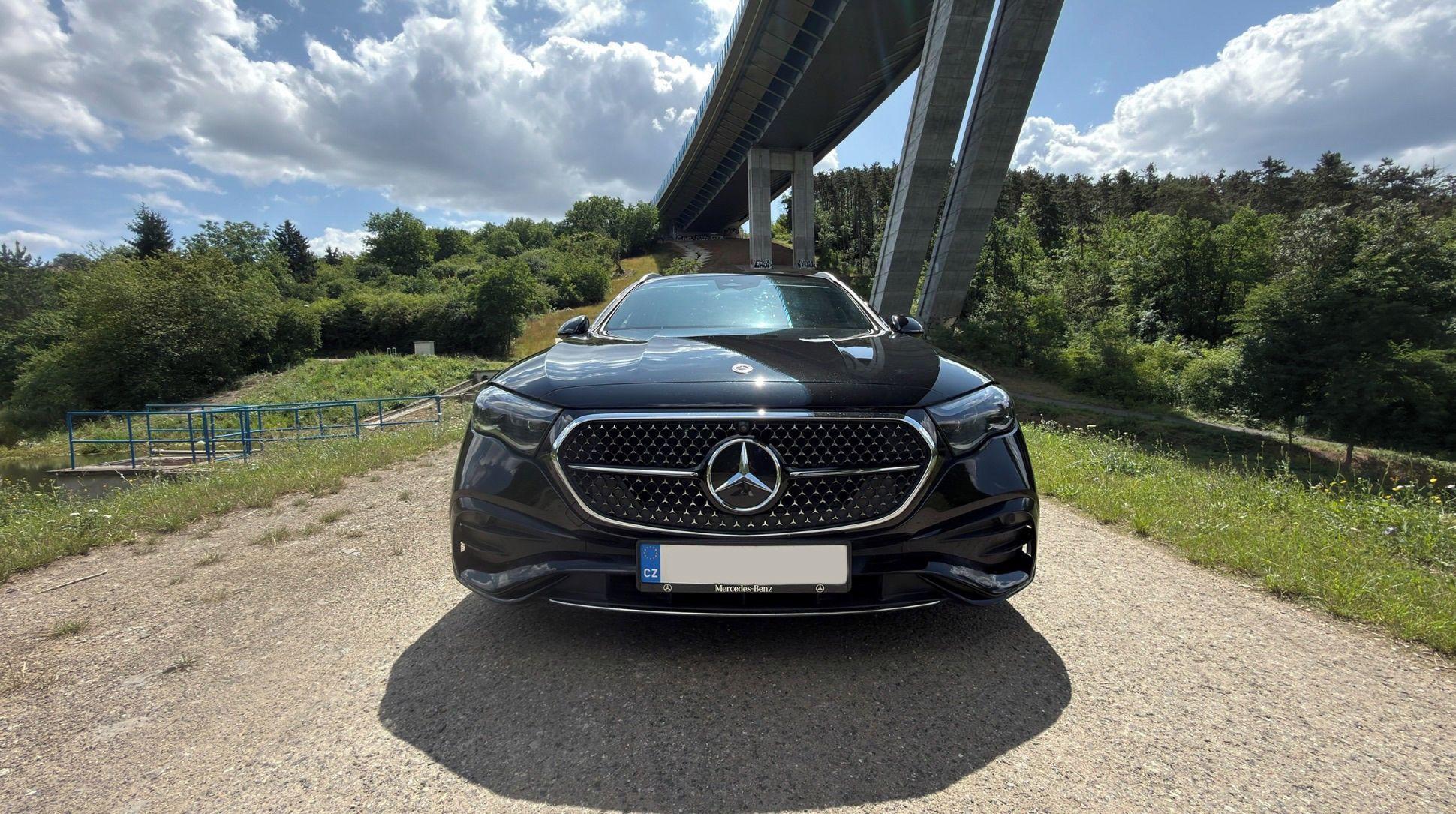 Mercedes-Benz Třídy E, E220d, AMG, TOP výbava, záruka - fotka 2