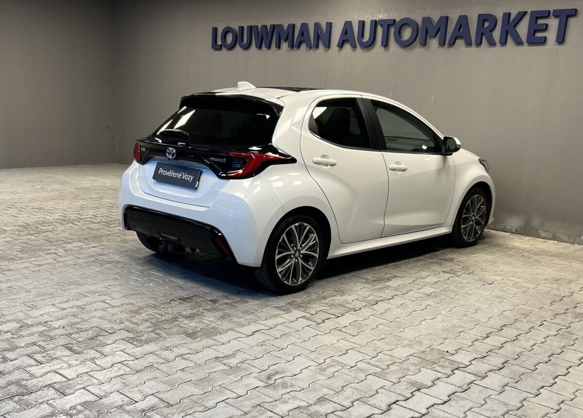 Toyota Yaris, 1.5 Hybrid AT EXECUTIVE SMART - fotka 2