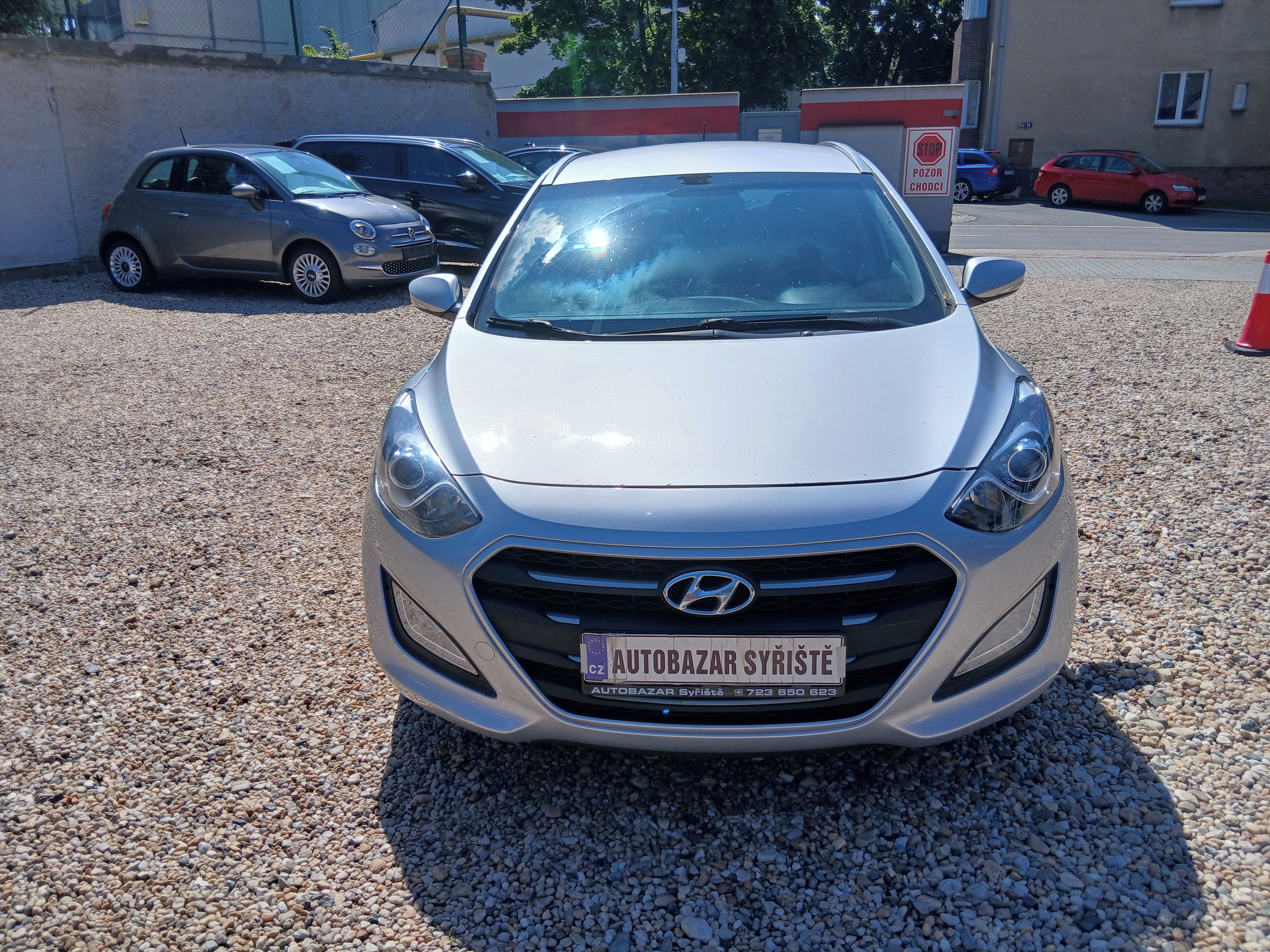 Hyundai i30, 1.6 CRDi 81KW ČR, +Zim.kola - fotka 2