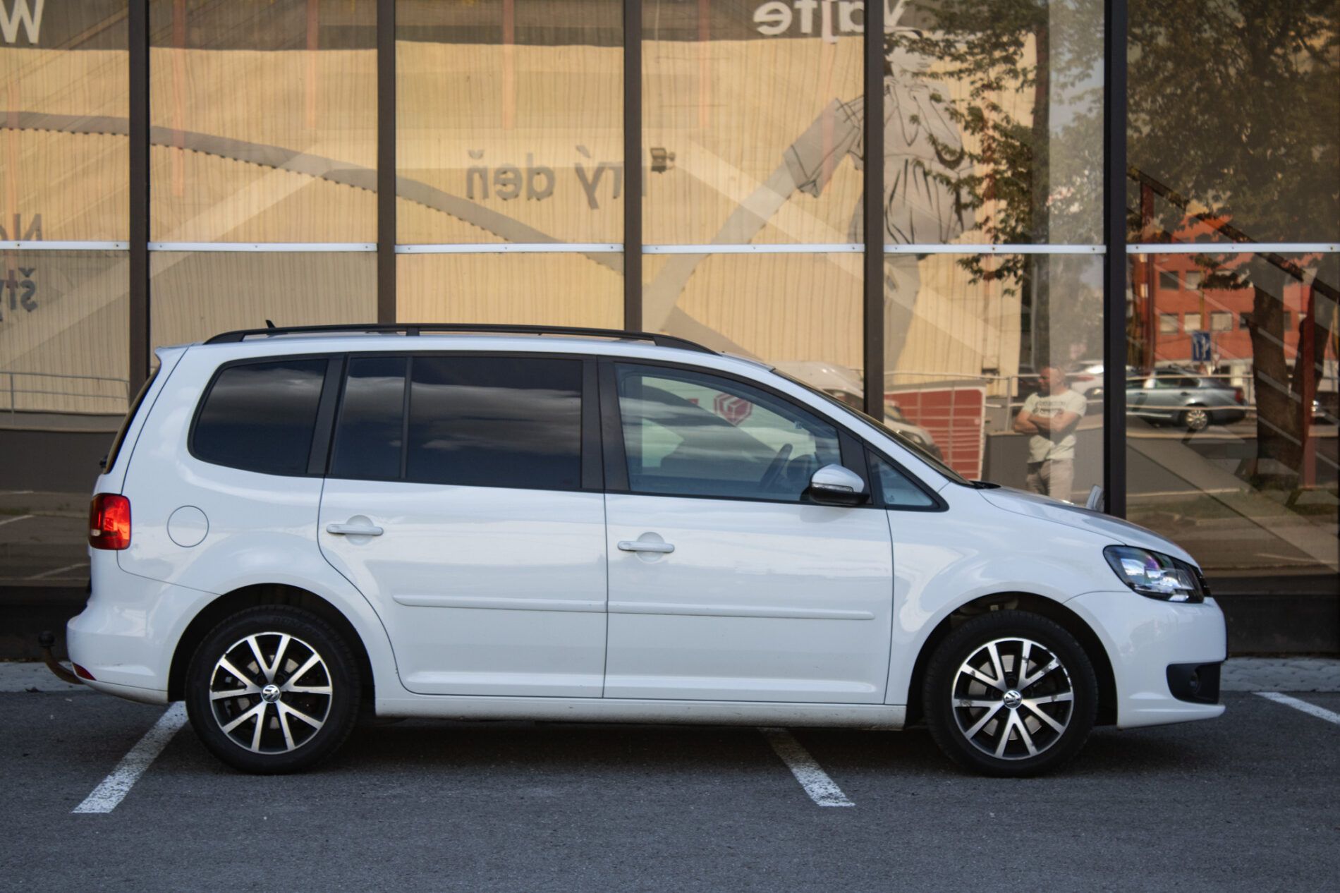 Volkswagen Touran - fotka 4