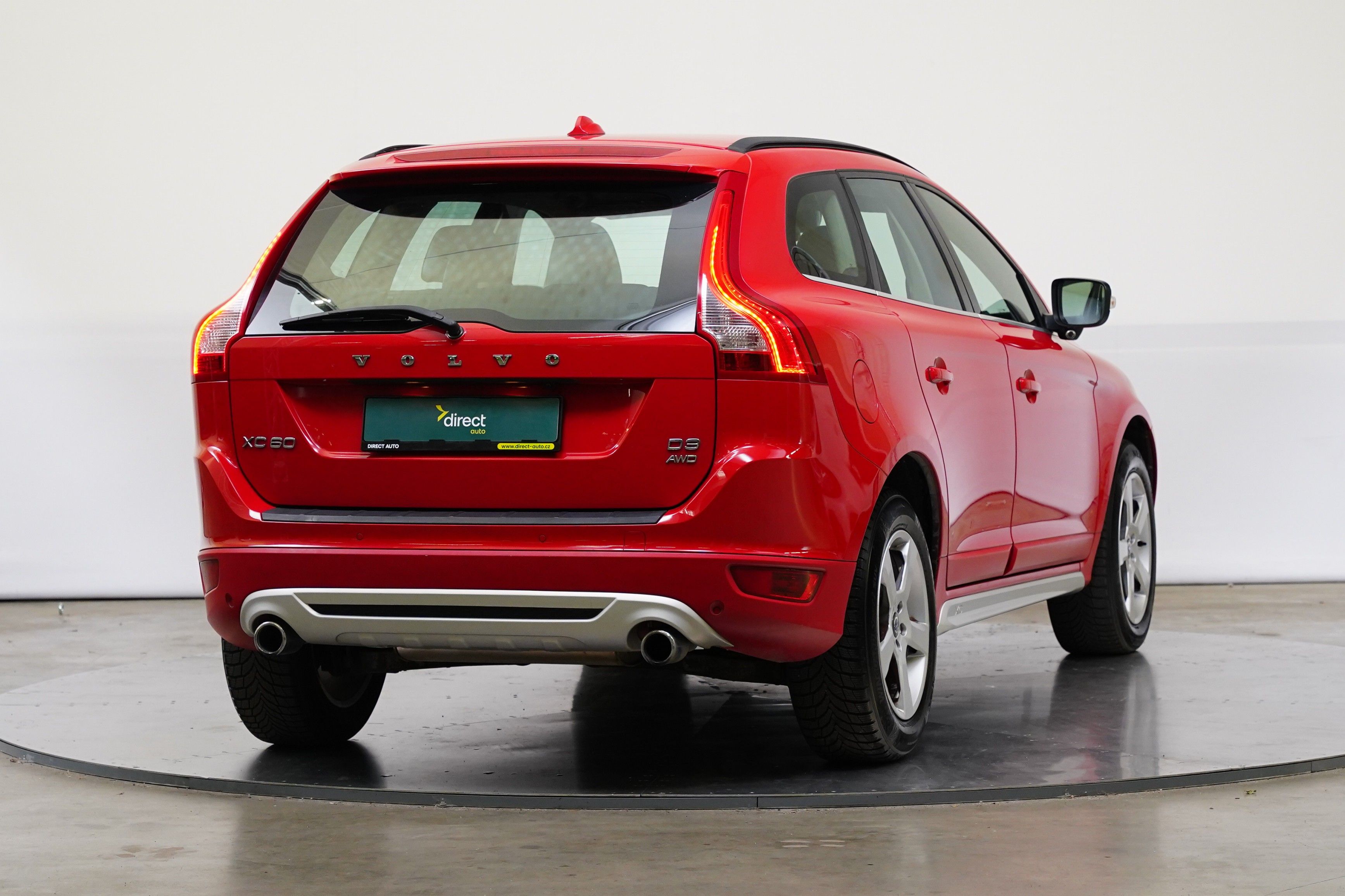 Volvo XC60, 2.4 D3 120 kW AWD R-Design - fotka 2