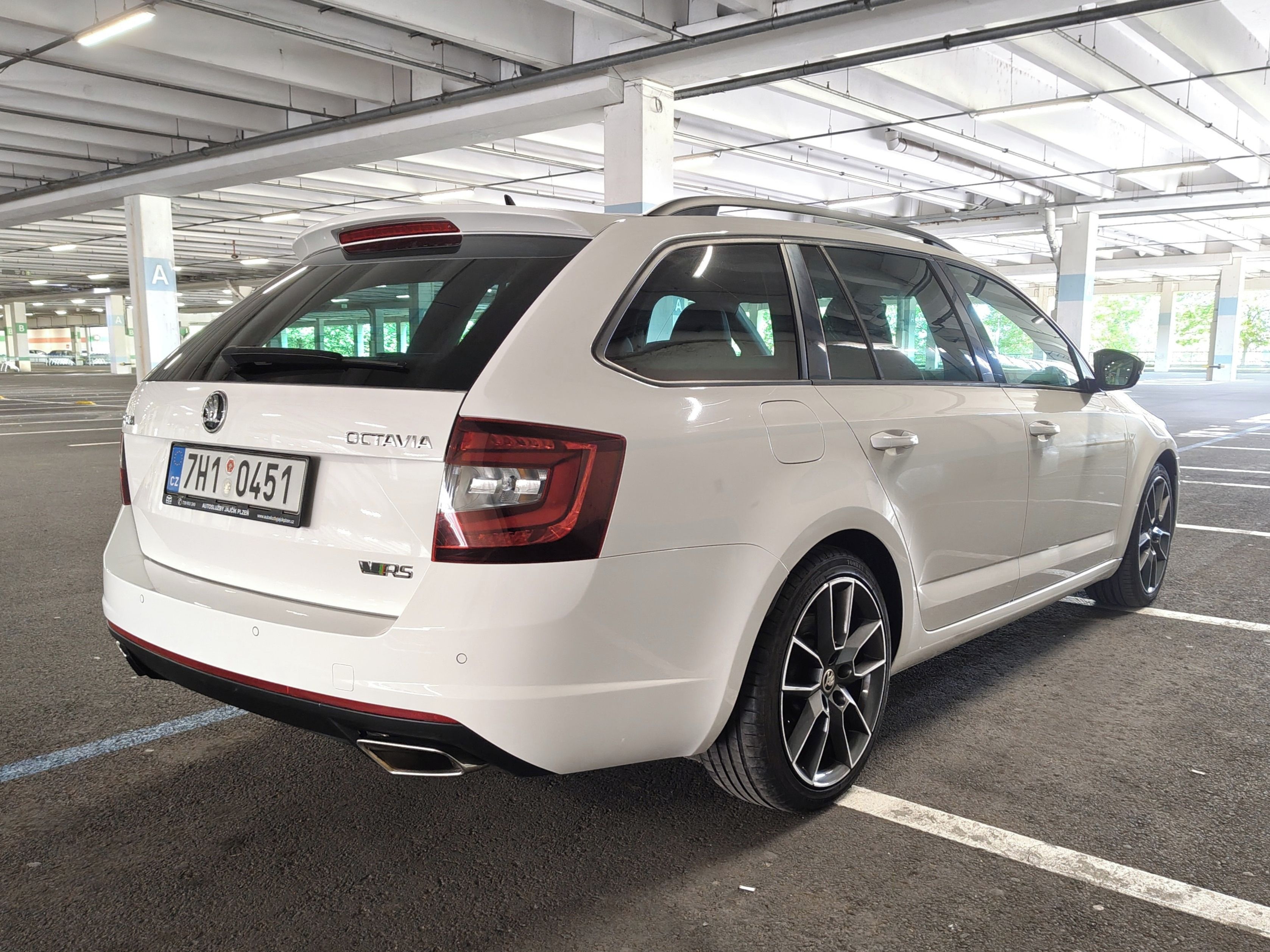 Škoda Octavia, RS 180kW NOVÁ V ČR,1.MAJITEL - fotka 5