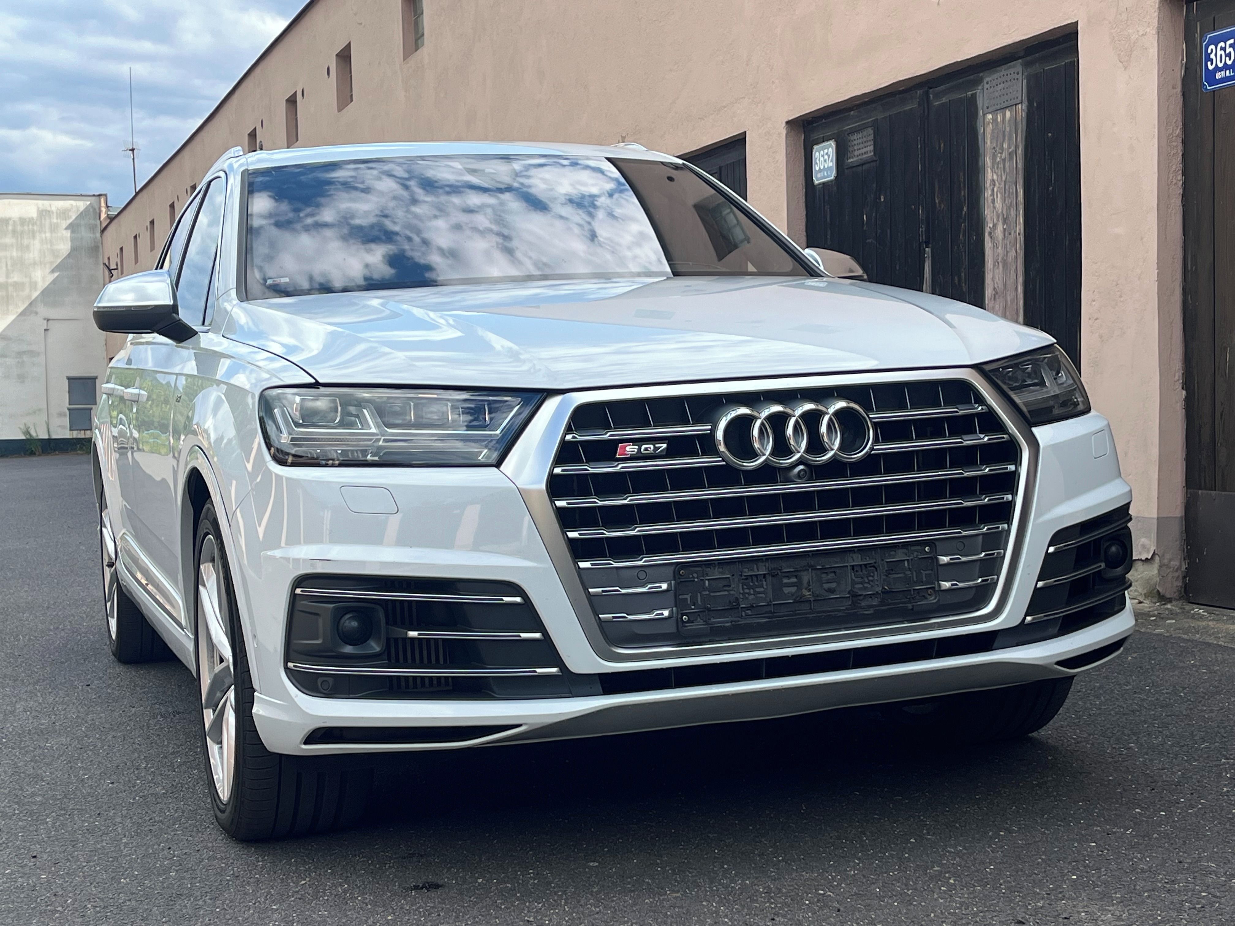 Audi SQ7, DPH, night vision, HUD, masáže - fotka 2