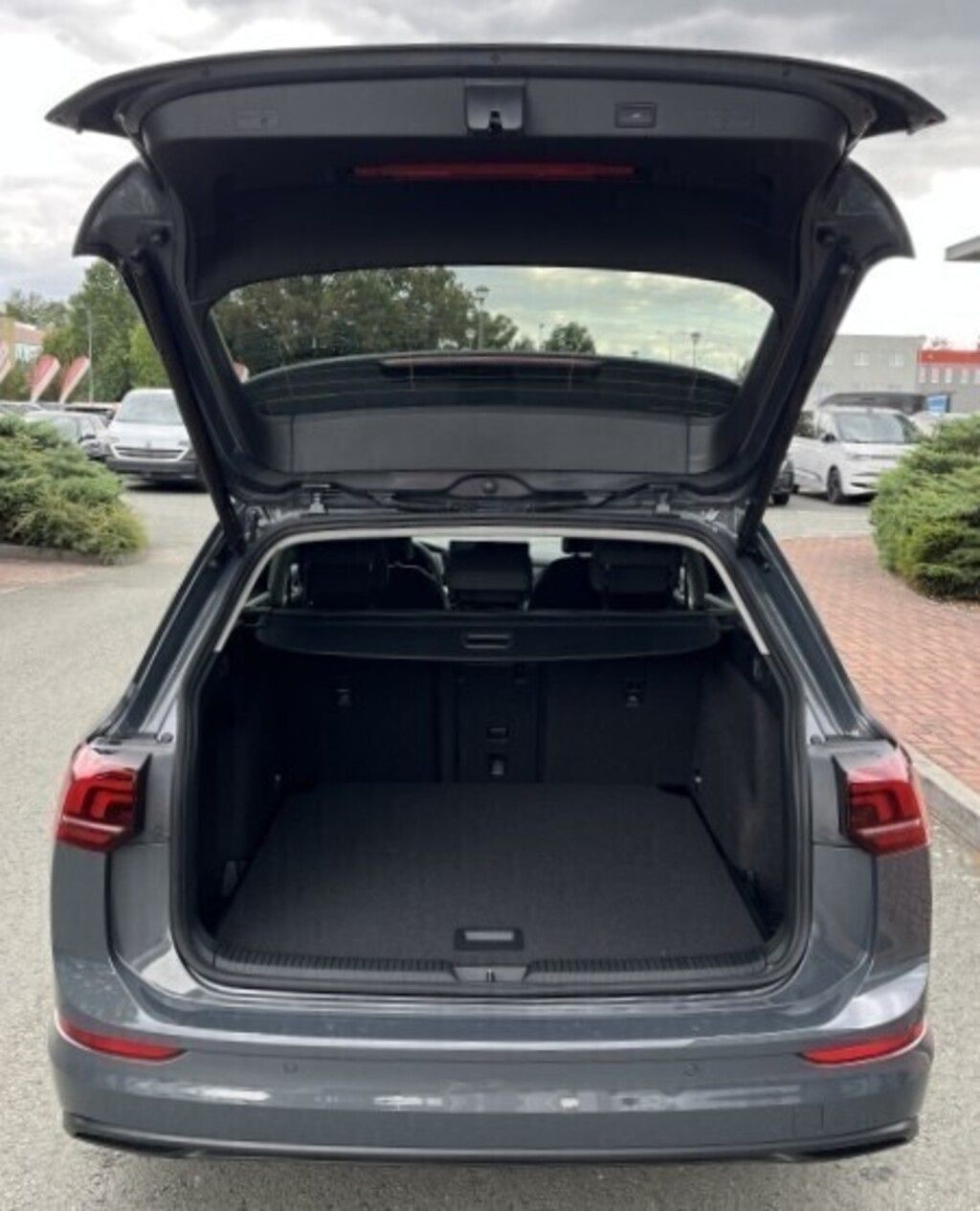 Volkswagen Golf, Variant People 1,5 eTSI 110 kW - fotka 6
