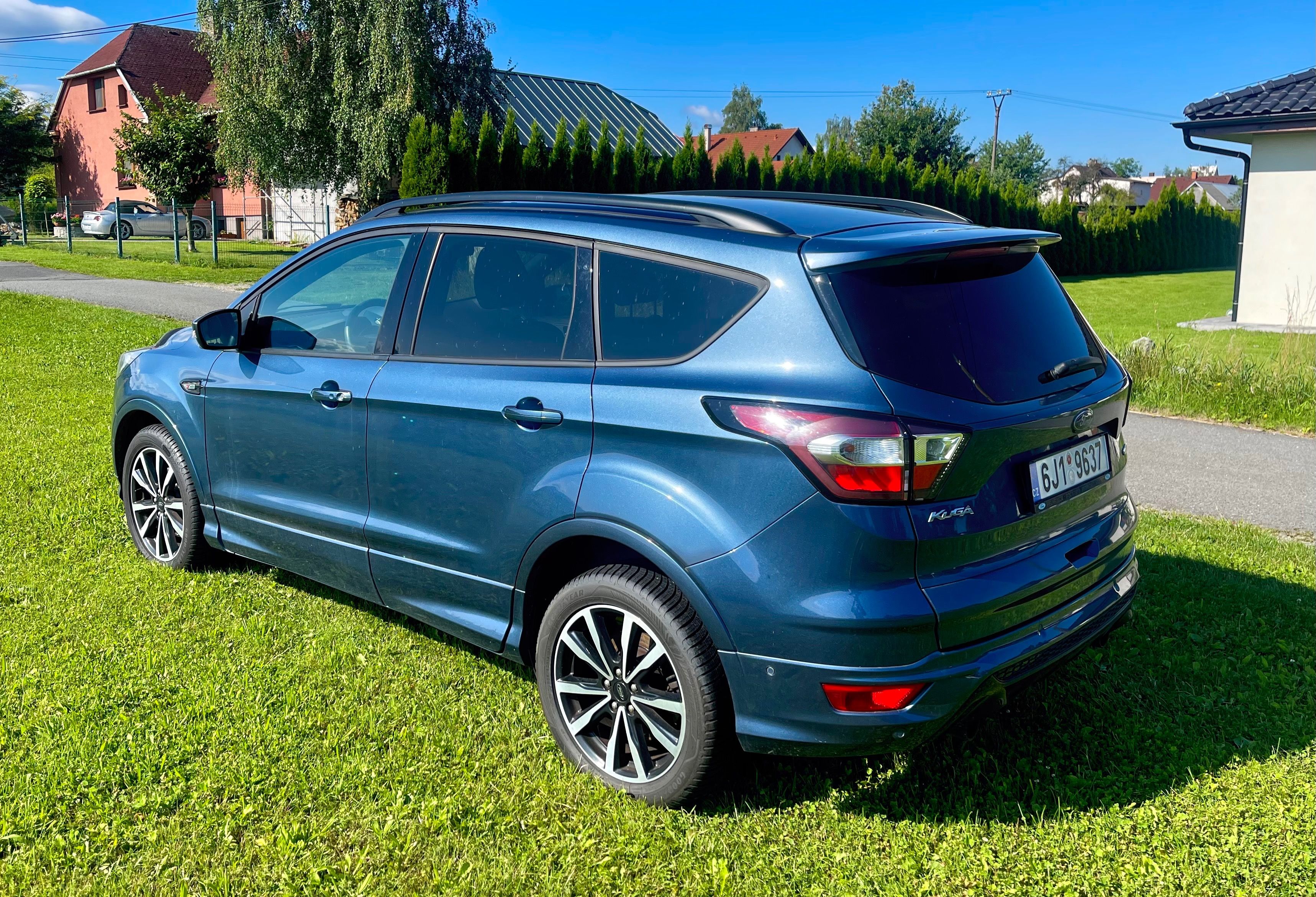 Ford Kuga, Prodám Ford Kuga 1.5 benzín 11 - fotka 2