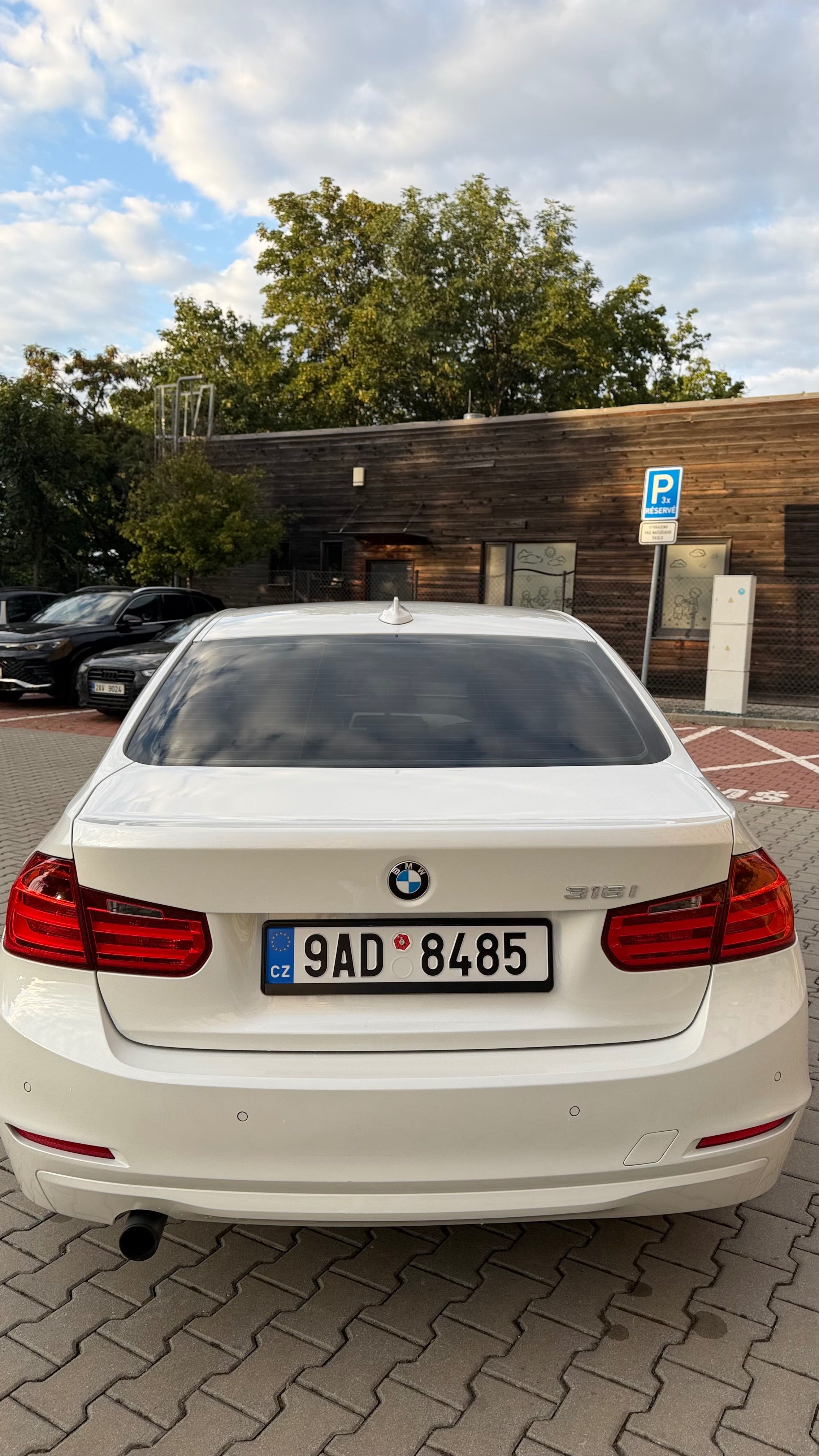 BMW Řada 3, BMW 316i - fotka 5