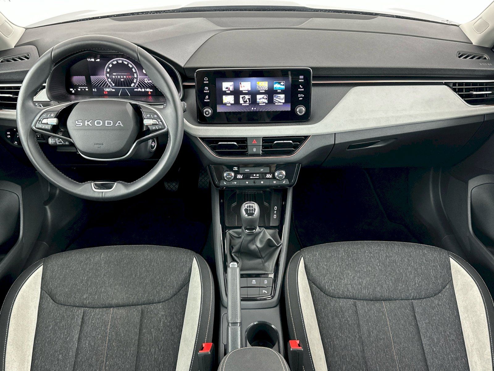 Škoda Scala, 1.0TSI 85kW Top Selection - fotka 5