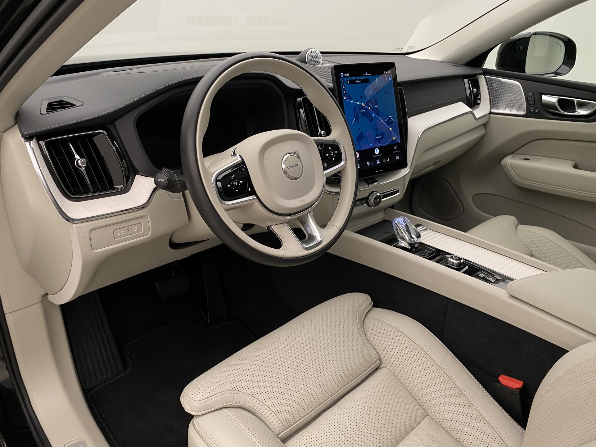 Volvo XC60, T8 AWD RECHARGE DARK ULTRA CZ - fotka 4