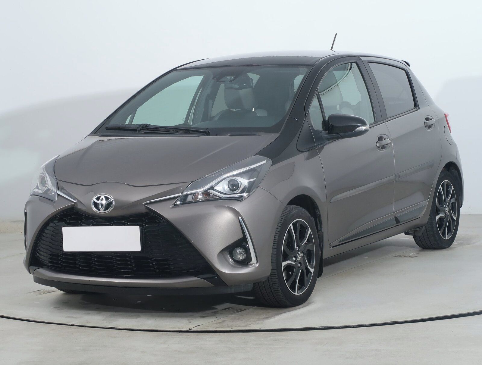 Toyota Yaris, 1.5 Dual VVT-i, ČR,1.maj - fotka 2