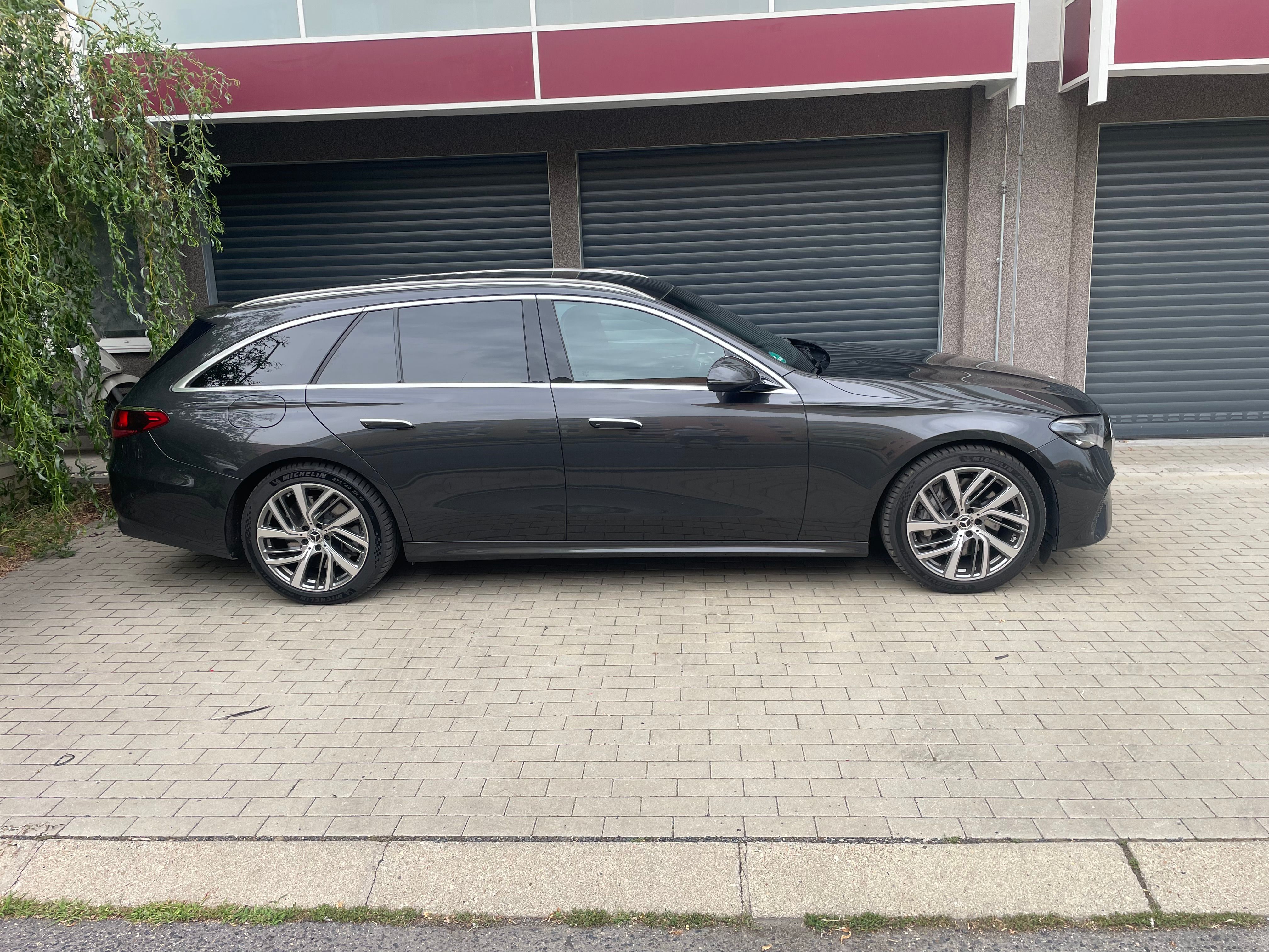 Mercedes-Benz Třídy E, E300E model 2024 - fotka 3