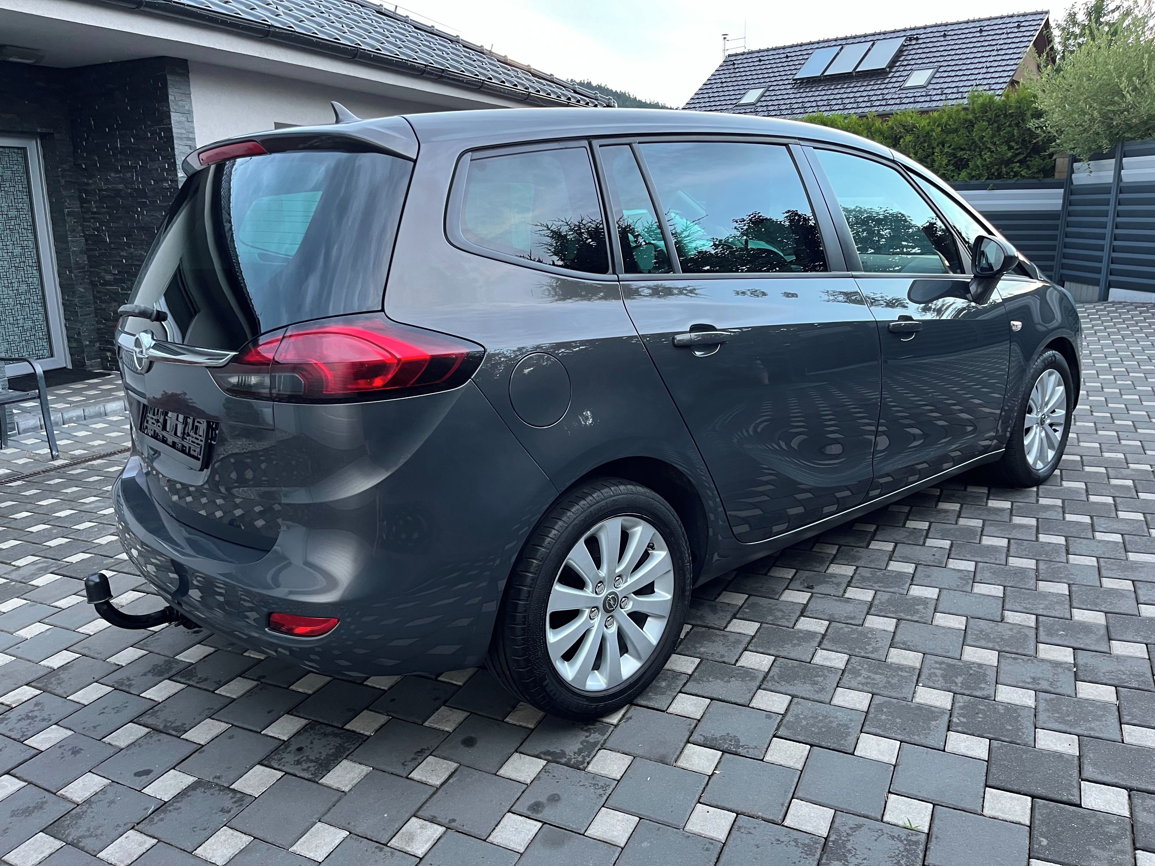 Opel Zafira, Tourer 1.4 turbo 103kw 7 míst - fotka 5