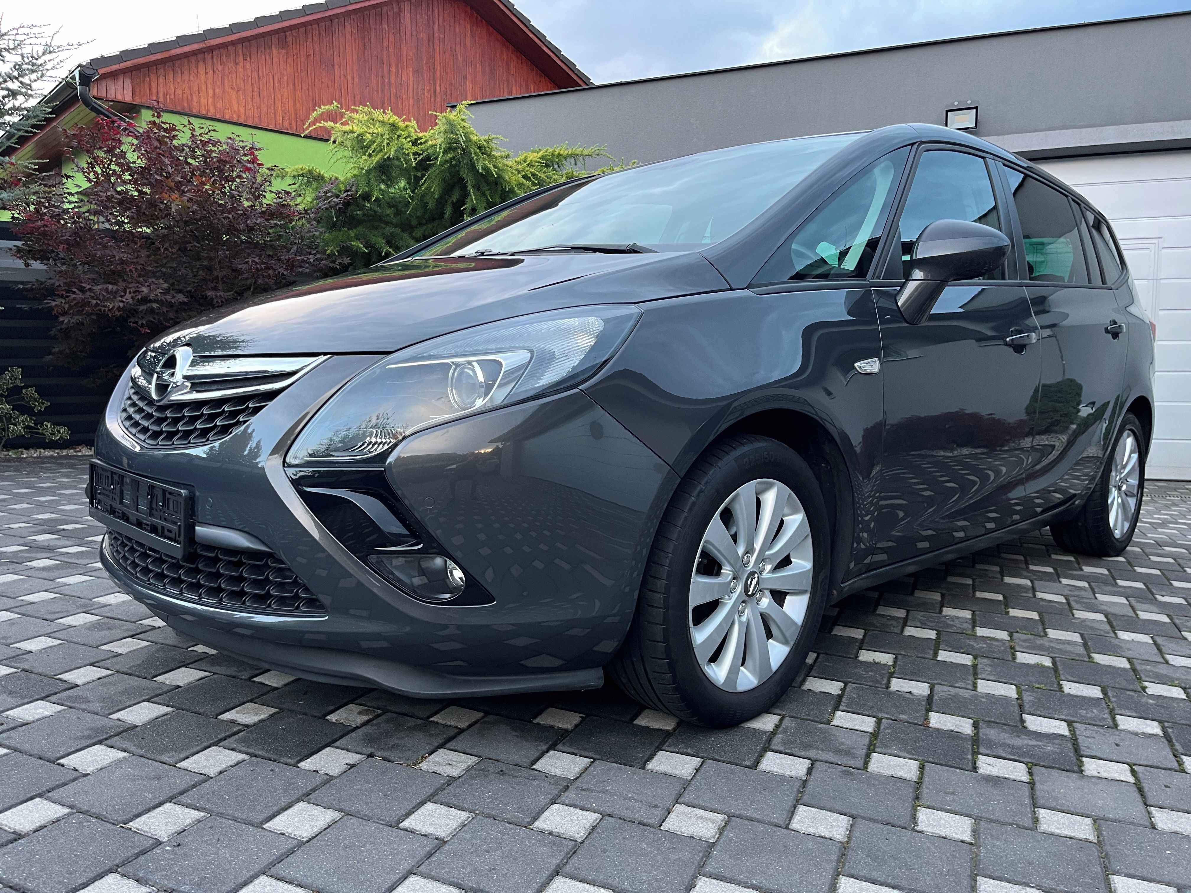 Opel Zafira, Tourer 1.4 turbo 103kw 7 míst