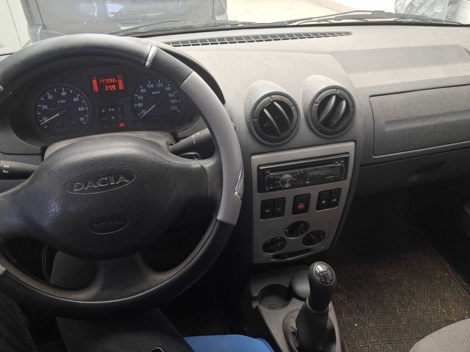 Dacia Logan, 1.6, ČR,1.maj, po STK, Tažné - fotka 3