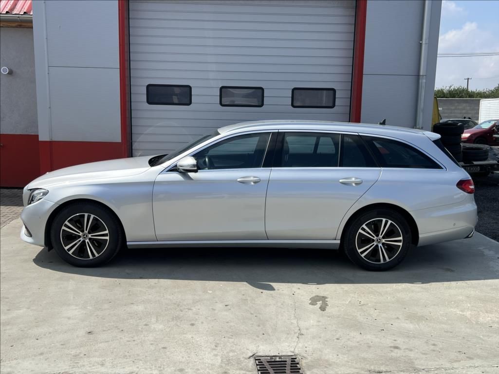 Mercedes-Benz Třídy E, 2,0 E 220 d / 9G-TRONIC - fotka 2