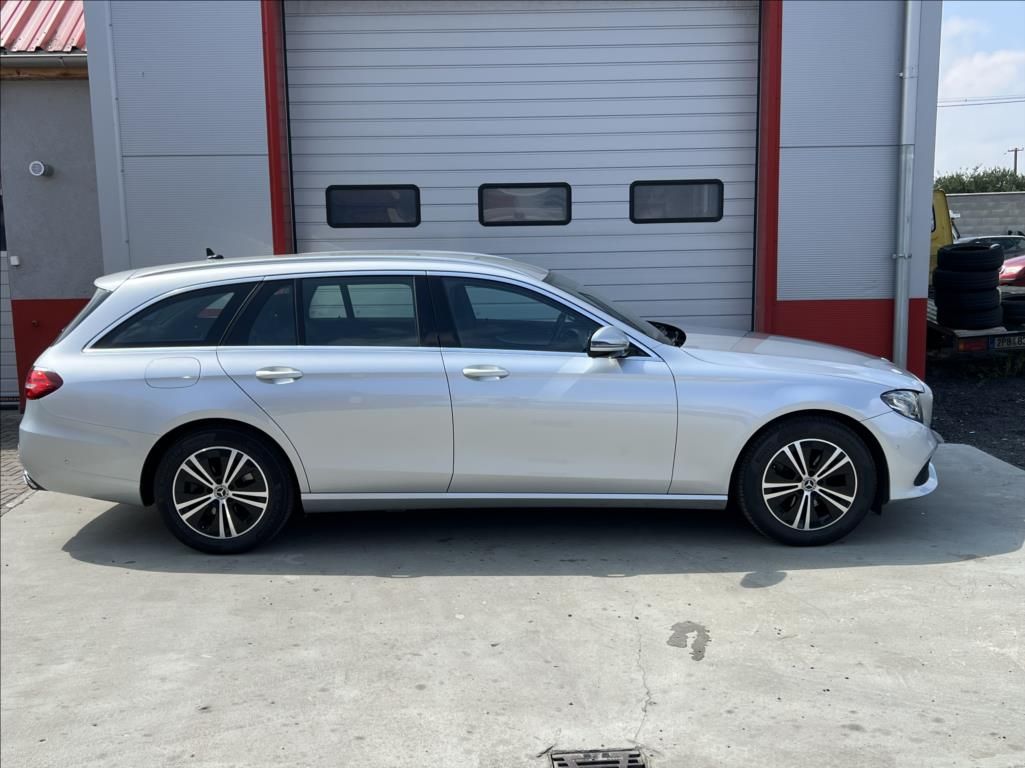 Mercedes-Benz Třídy E, 2,0 E 220 d / 9G-TRONIC - fotka 6