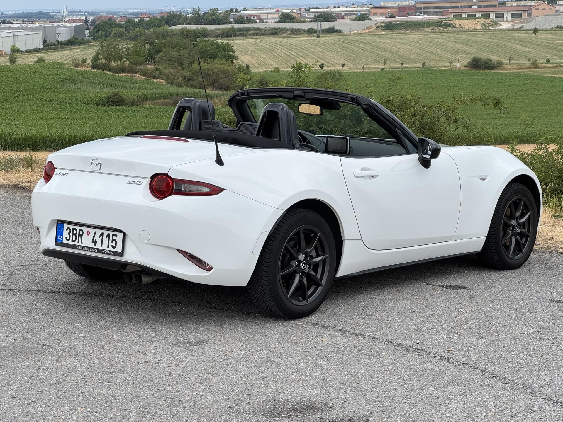 Mazda MX-5, 1.5 96 kW Soft top Výhřev sed. - fotka 4