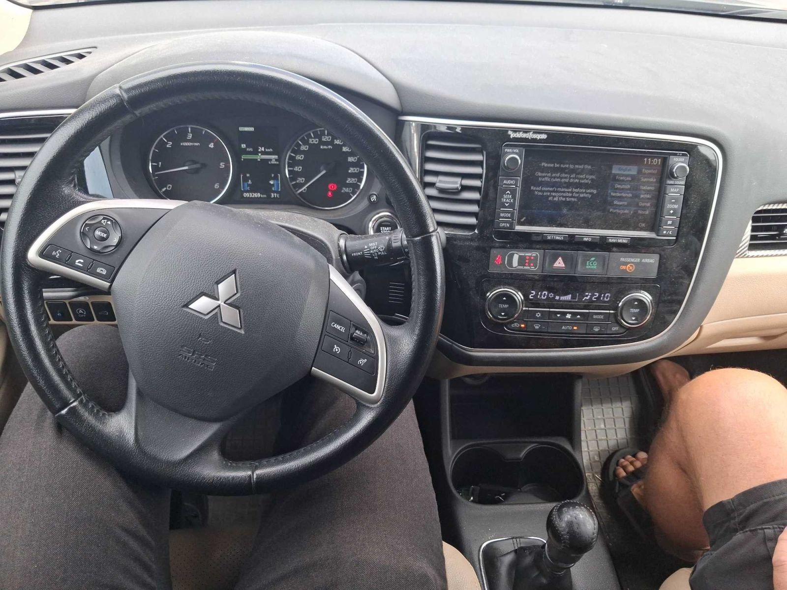 Mitsubishi Outlander, 2.2 DI-D, 4X4, 7 míst, ČR - fotka 3