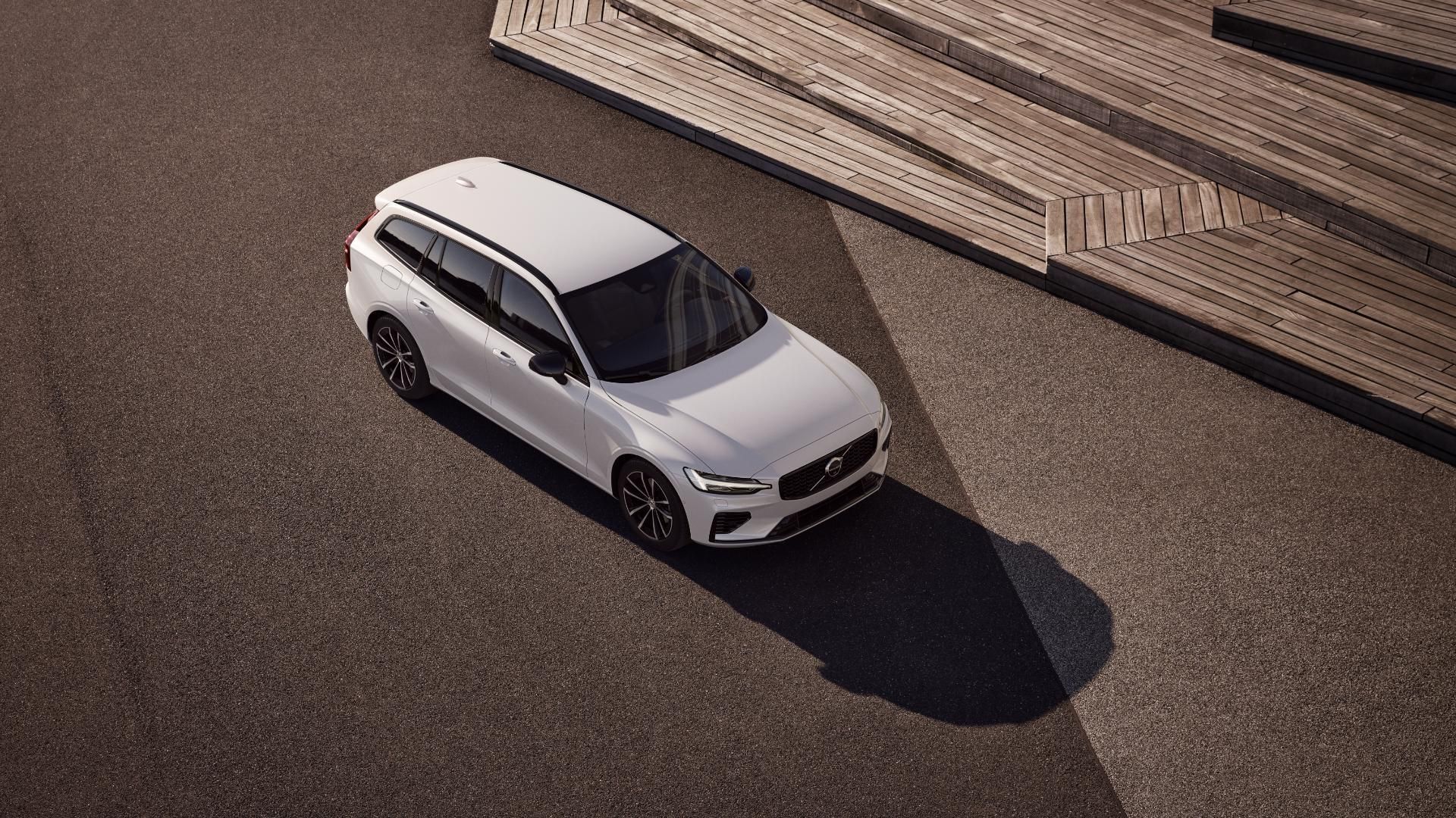 Volvo V60, T6 AWD Plug-in DARK PLUS - fotka 2