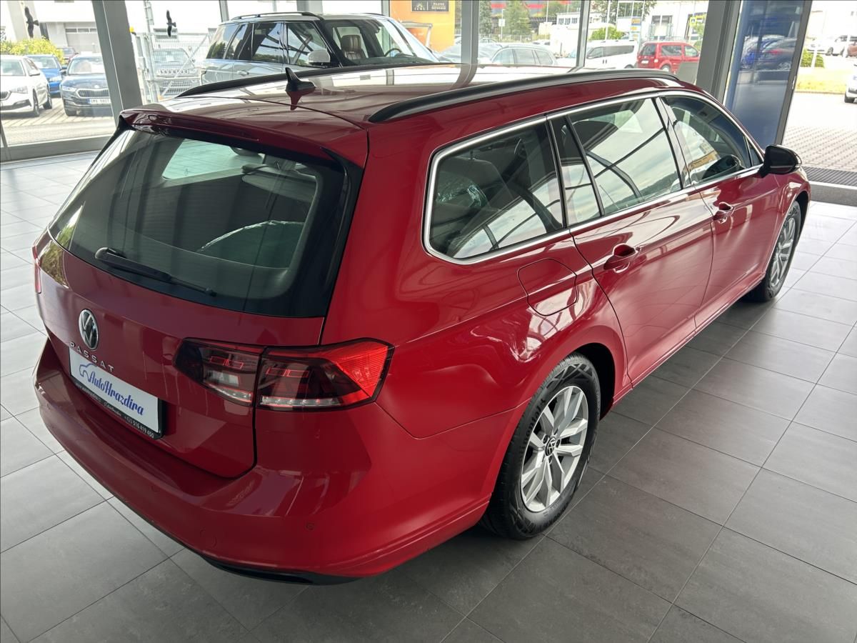 Volkswagen Passat, 2,0   TDI 90kW,DSG,SERVISKA,AC - fotka 6