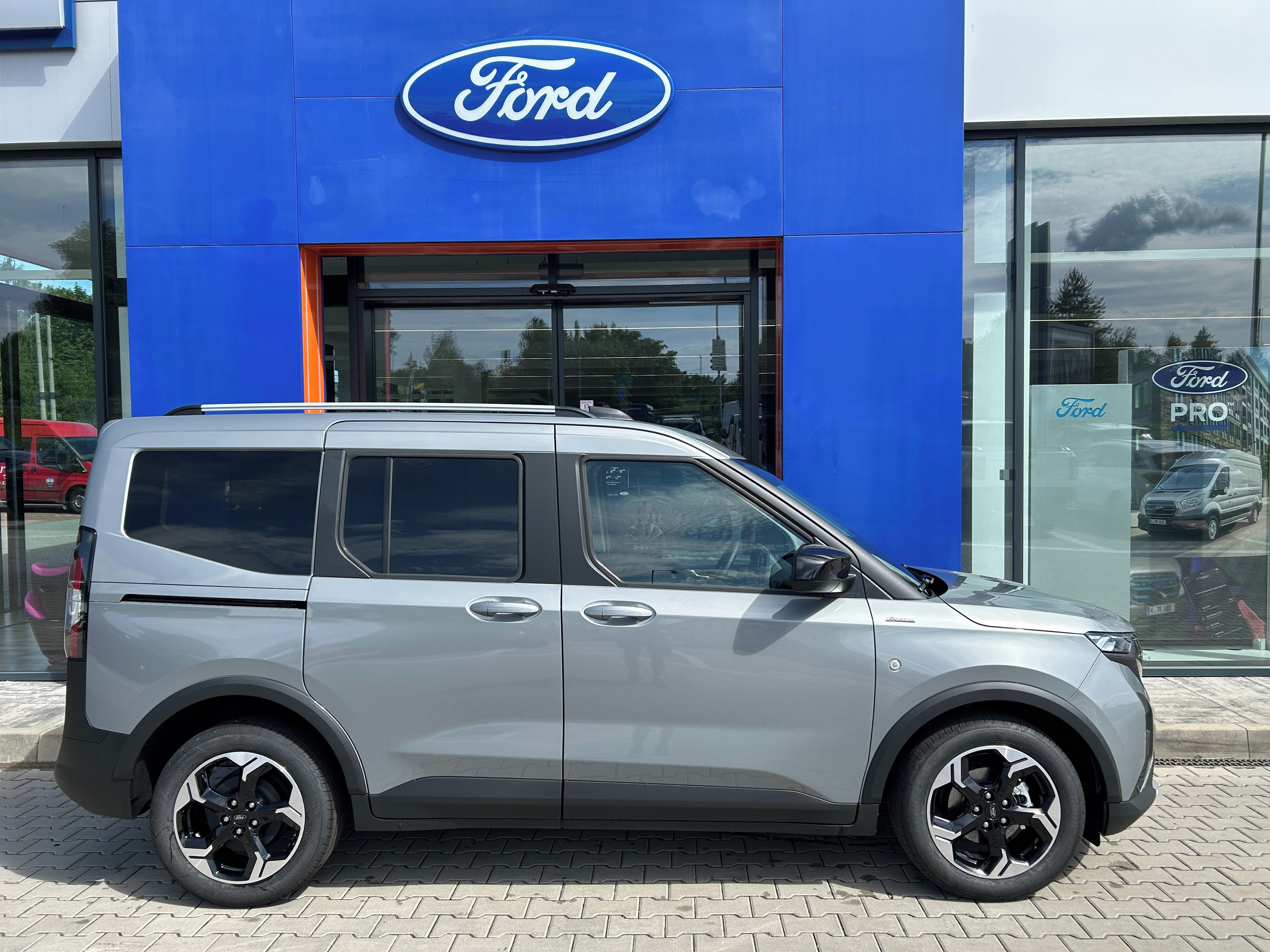 Ford Tourneo Courier, 1.0 EcoBoost 92 kW Active L1 - fotka 3