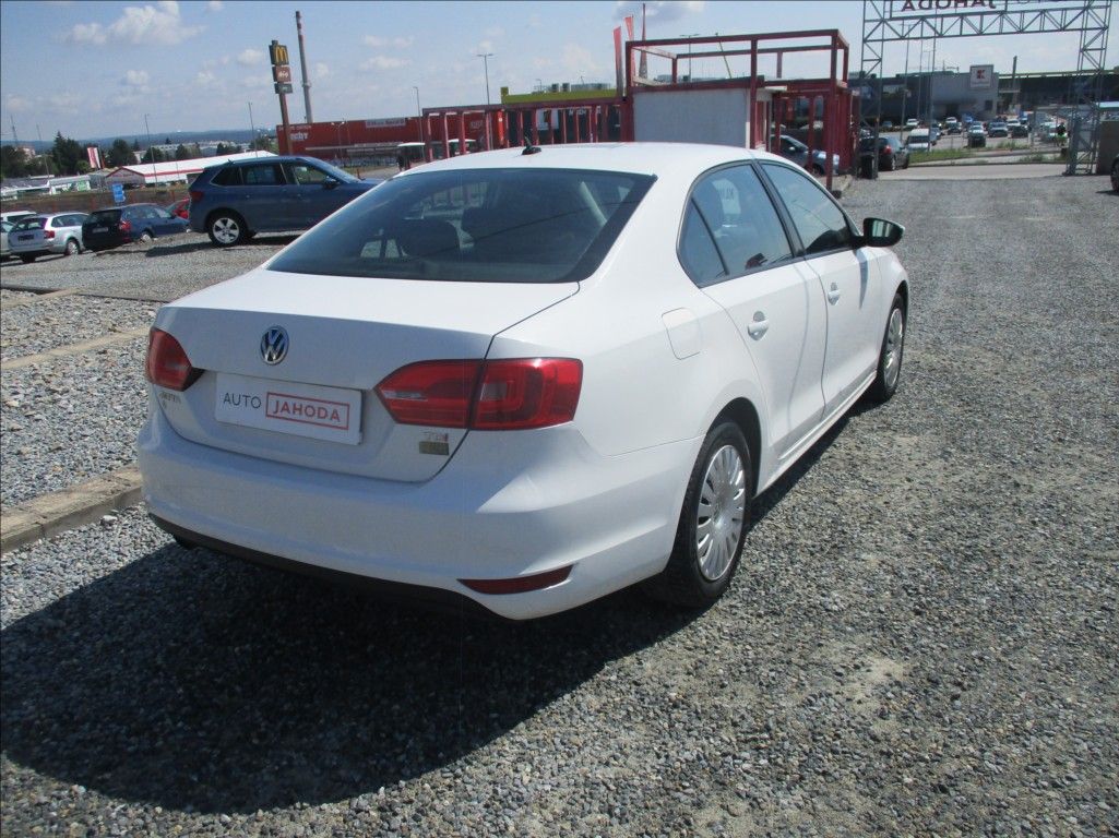Volkswagen Jetta, 1,6 TDI,klima,servis,1.maj,CZ, - fotka 6