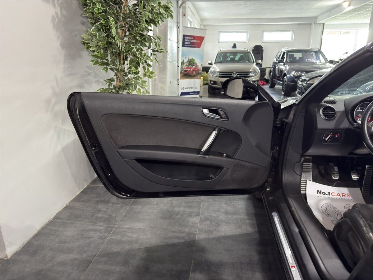Audi TT, 2,0   T211HP FL 3xS-LINE TOP - fotka 6