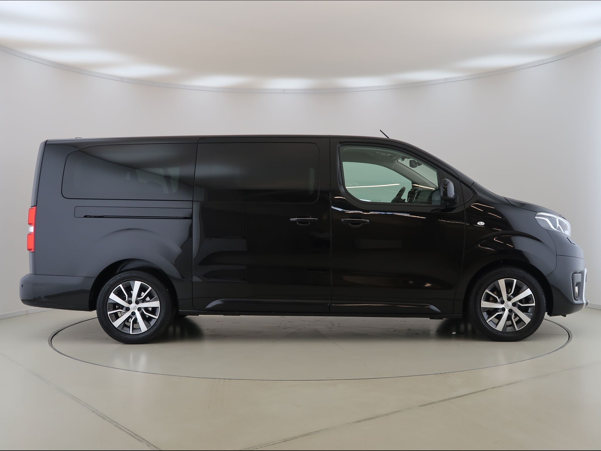 Toyota Proace, 2.0,D-4D,130KW,L2,Family,CZ,1M - fotka 4