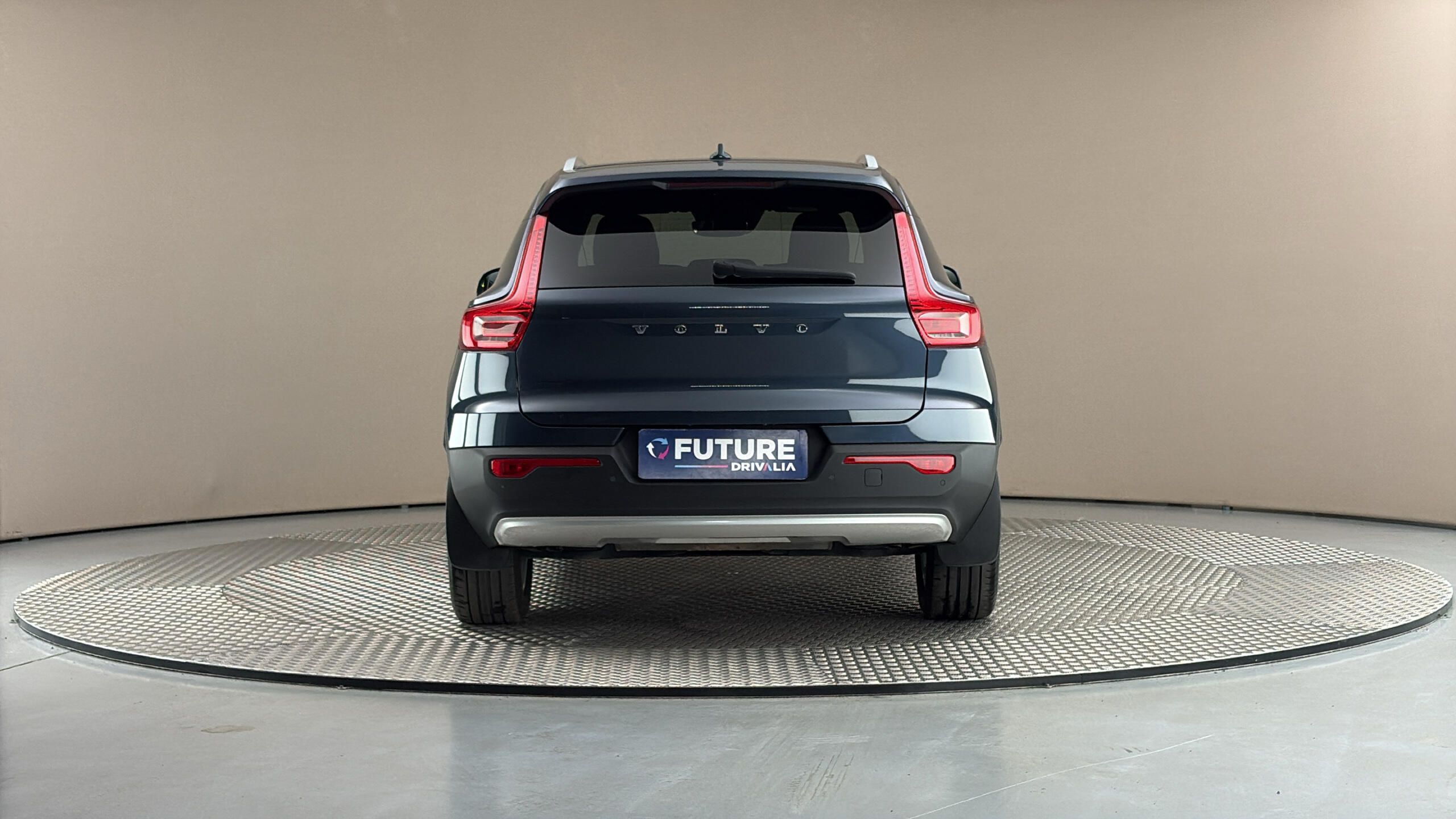 Volvo XC40, 2.0 B4 AUT AWD Momentum Pro - fotka 5