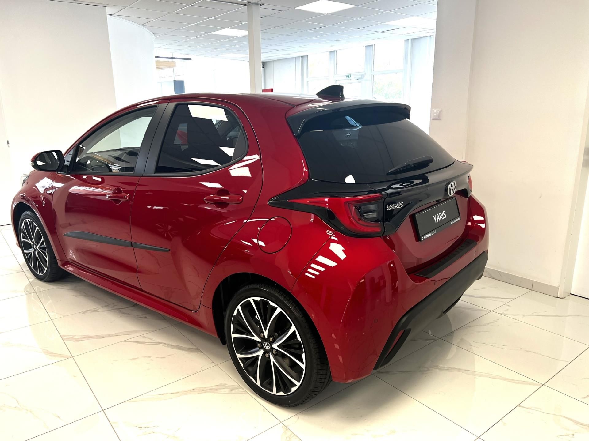 Toyota Yaris, 1,5 HEV STYLE + PAKET PROTECTI - fotka 4